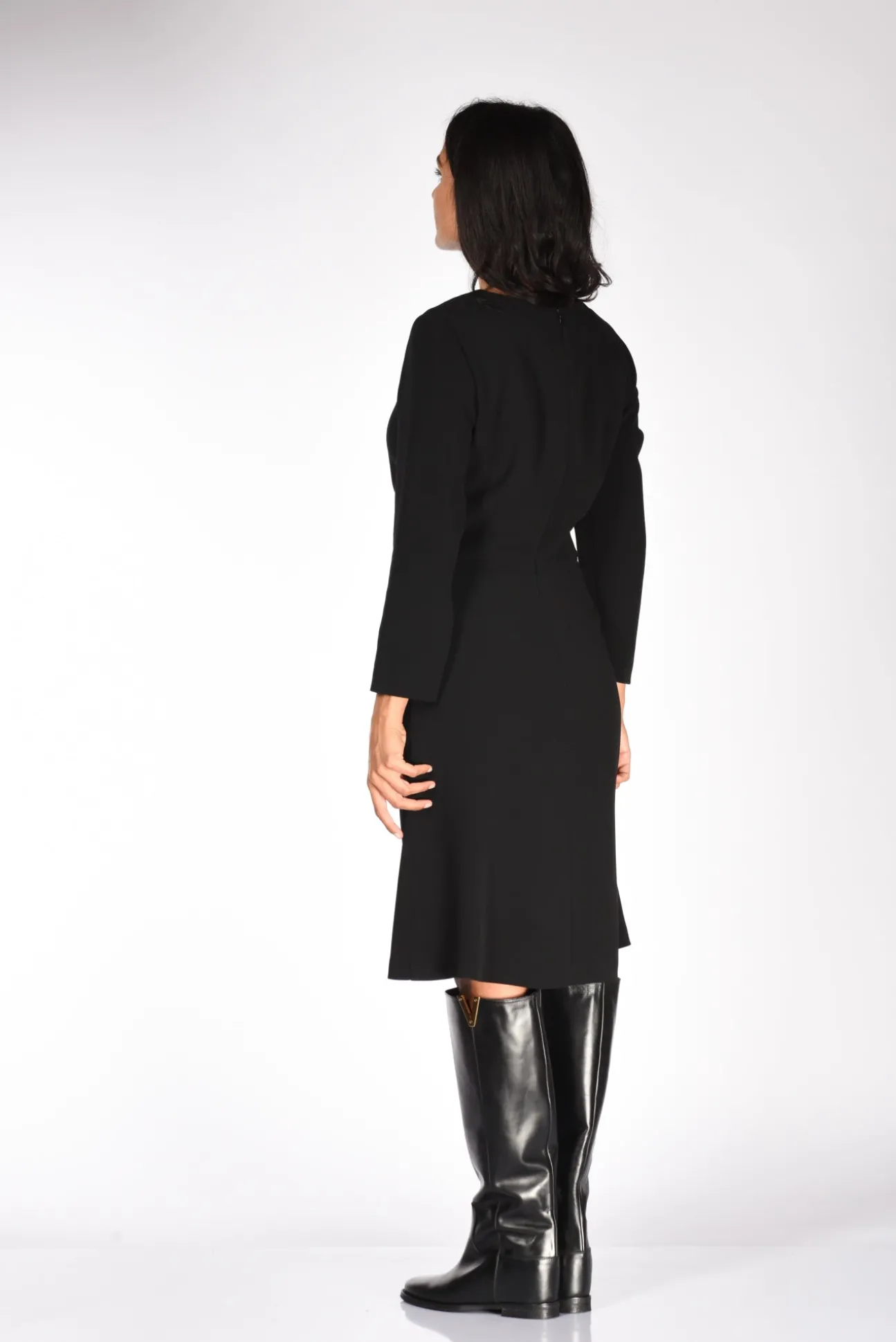 abito_con_maniche_nero_4.webp abito con maniche nero