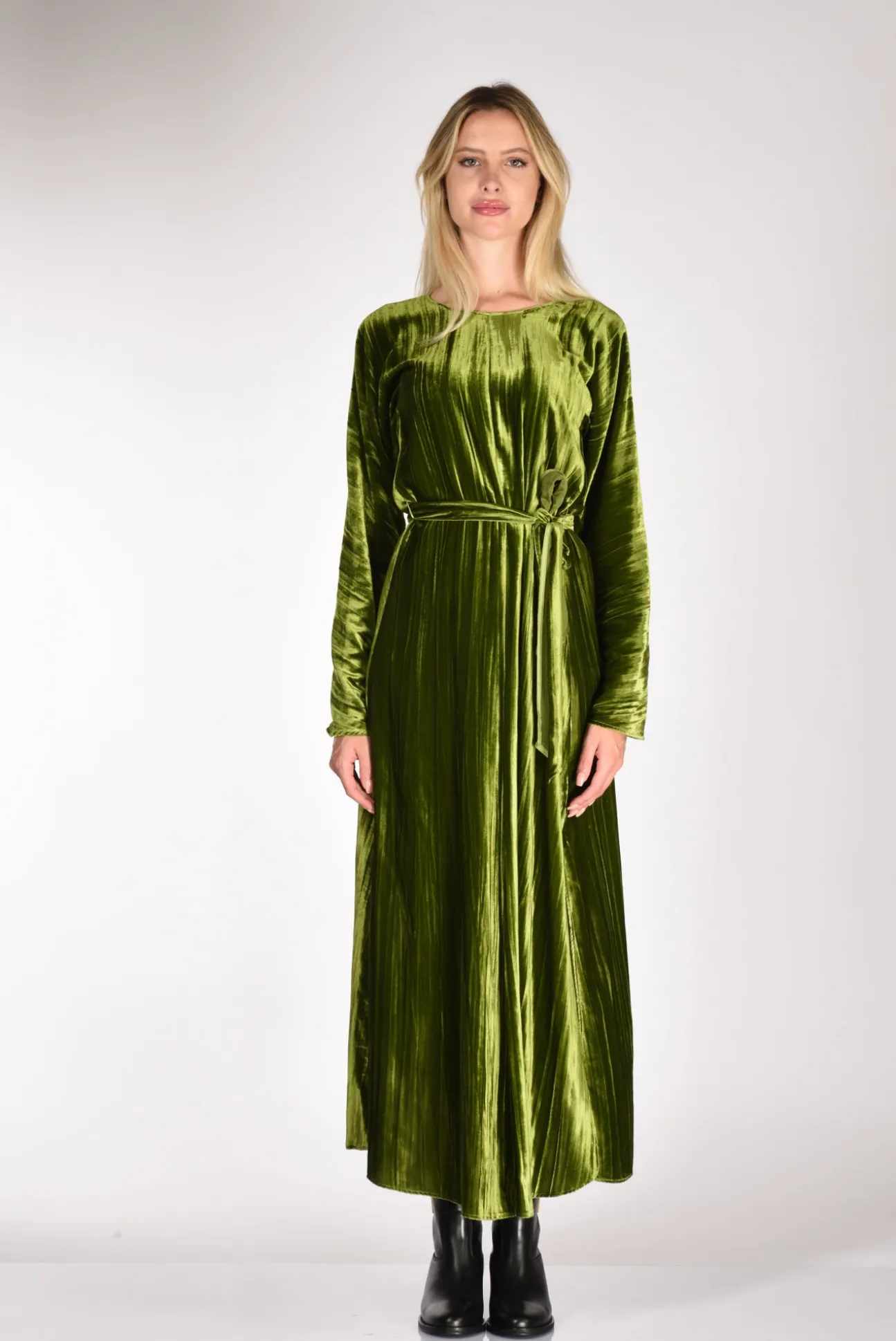 abito_velluto_verde_1.webp abito velluto verde