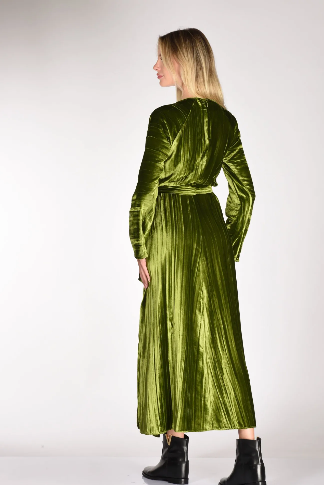 abito_velluto_verde_4.webp abito velluto verde