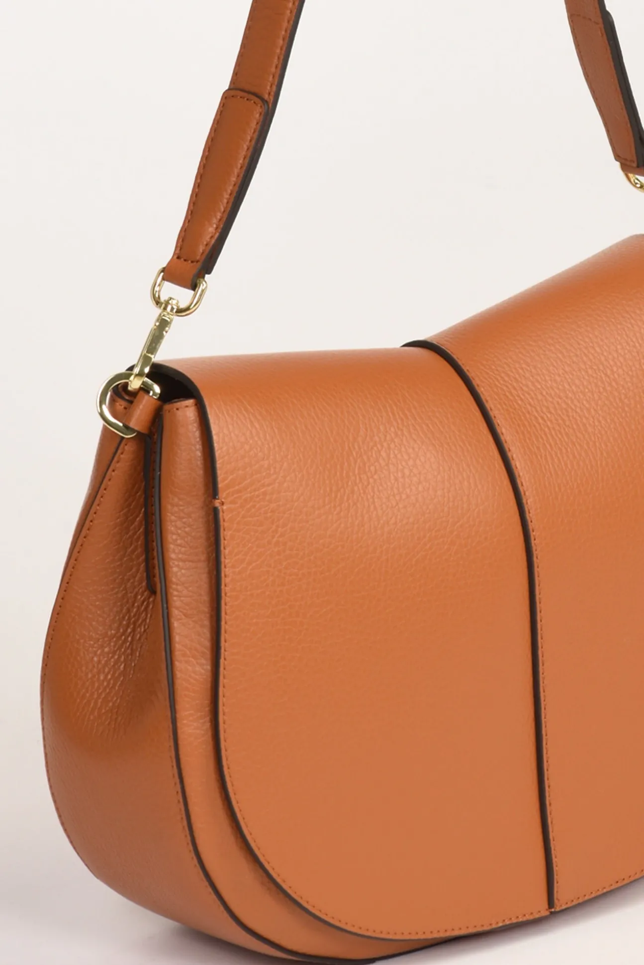 borsa_helena_round_beige__3-4.webp borsa helena round beige scuro