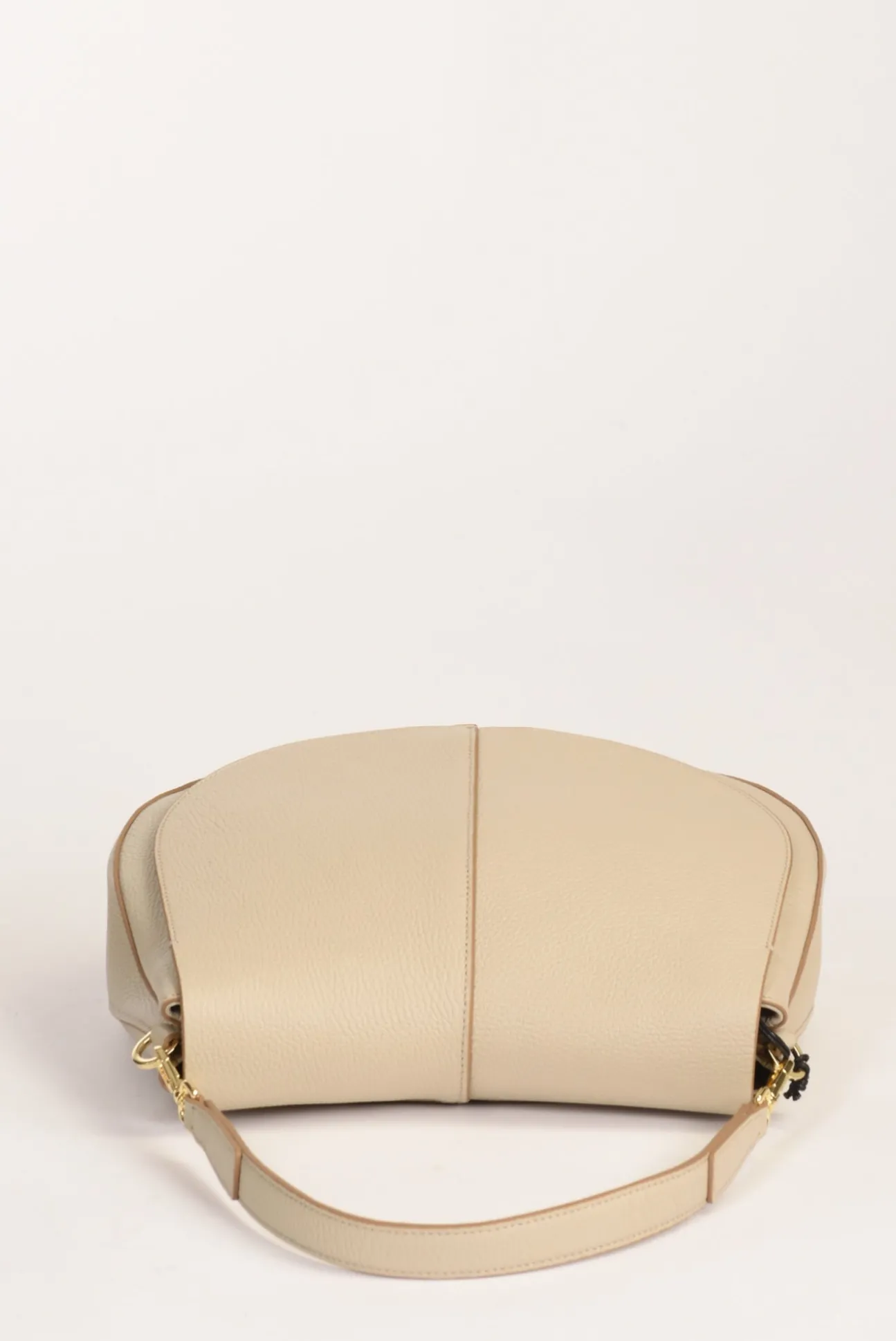 borsa_helena_round_beige__6-3.webp borsa helena round beige chiaro