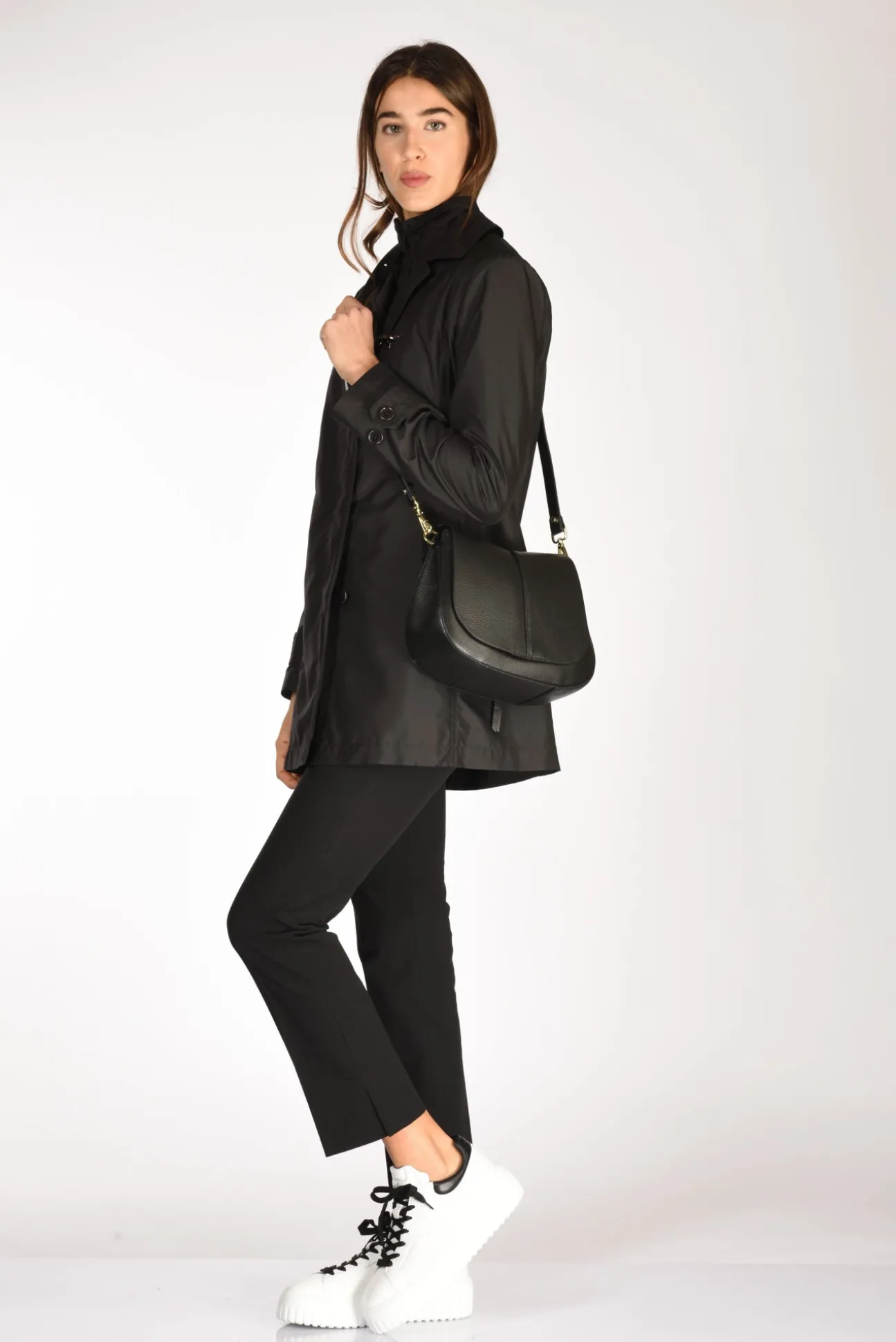 borsa_helena_round_nero_1.webp borsa helena round nero