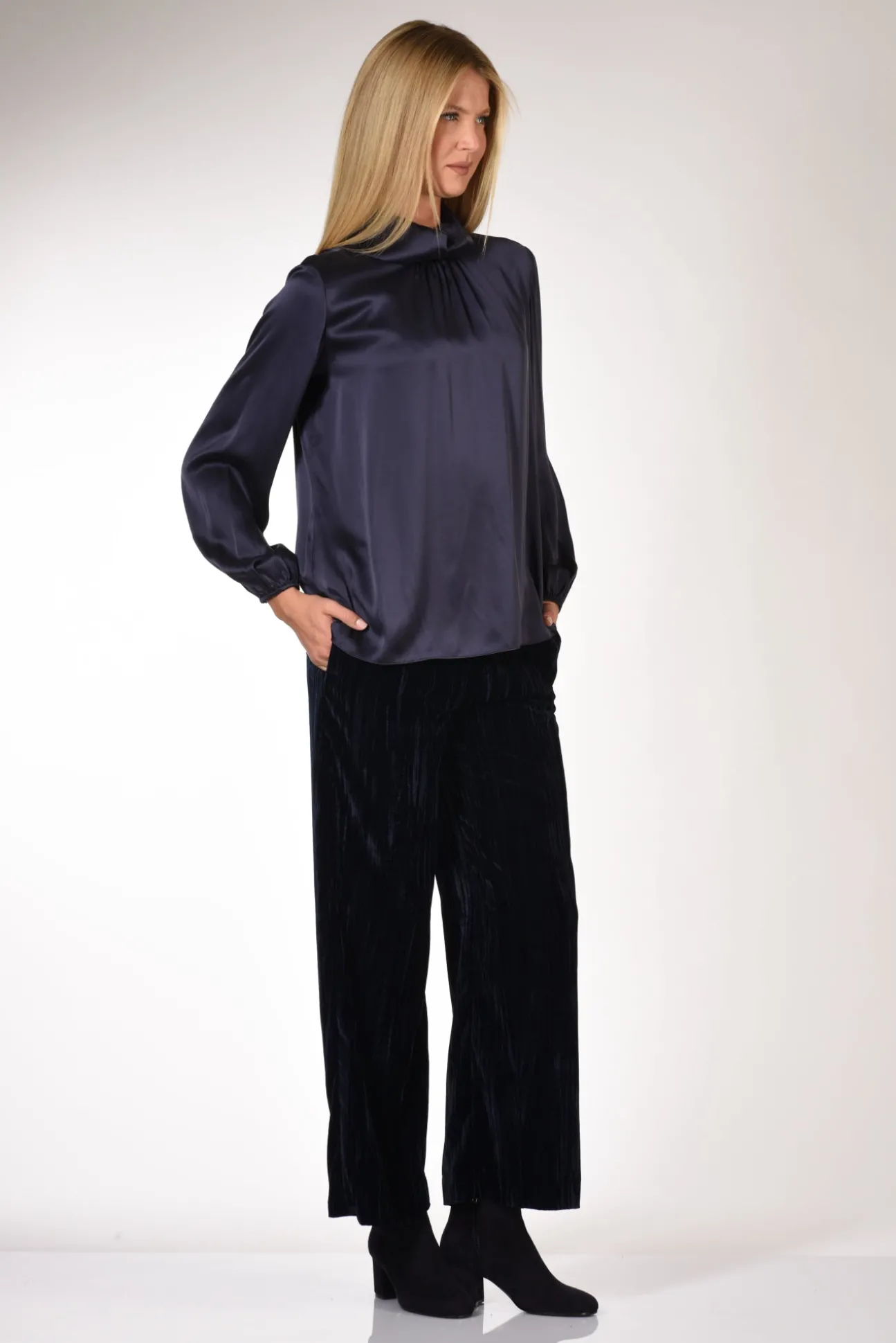 camicia_collo_alto_blu_3.webp camicia collo alto blu