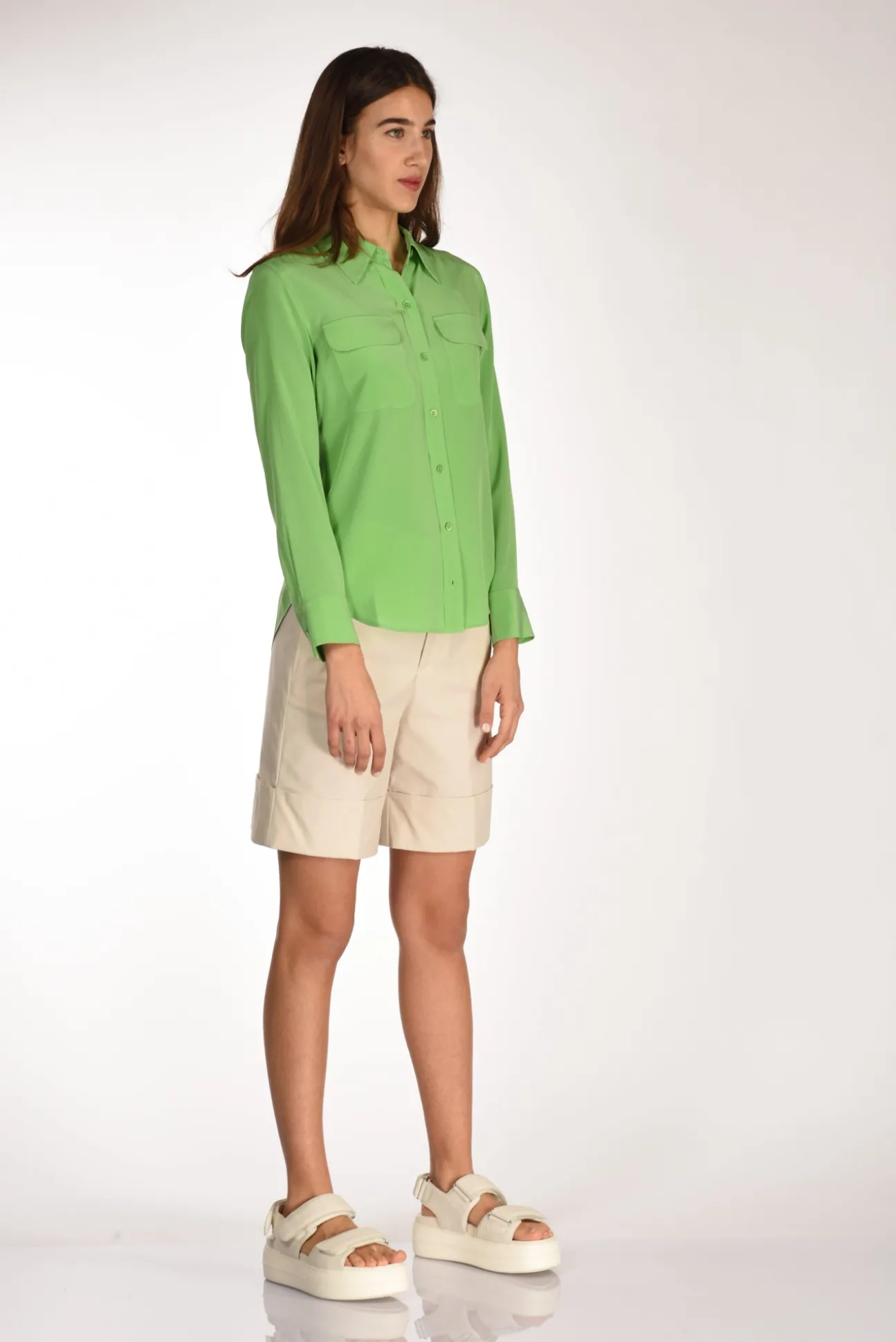 camicia_tasche_verde_chia_3.webp camicia tasche verde chiaro