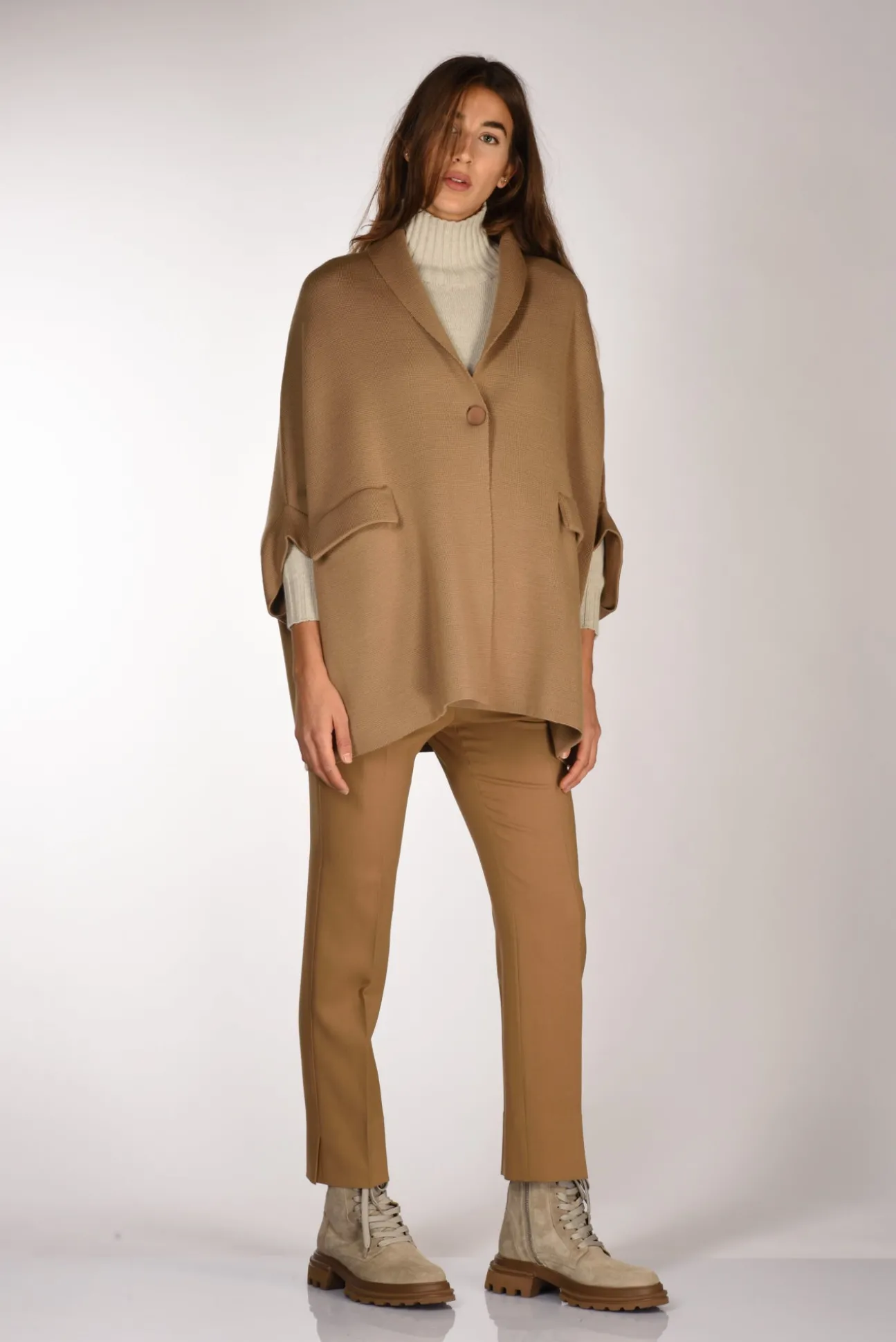 cappa_osanna_beige_cammel_3.webp cappa osanna beige cammello