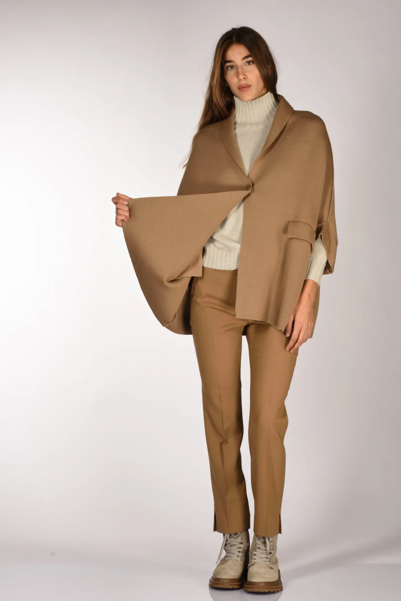 cappa_osanna_beige_cammel_5.webp cappa osanna beige cammello