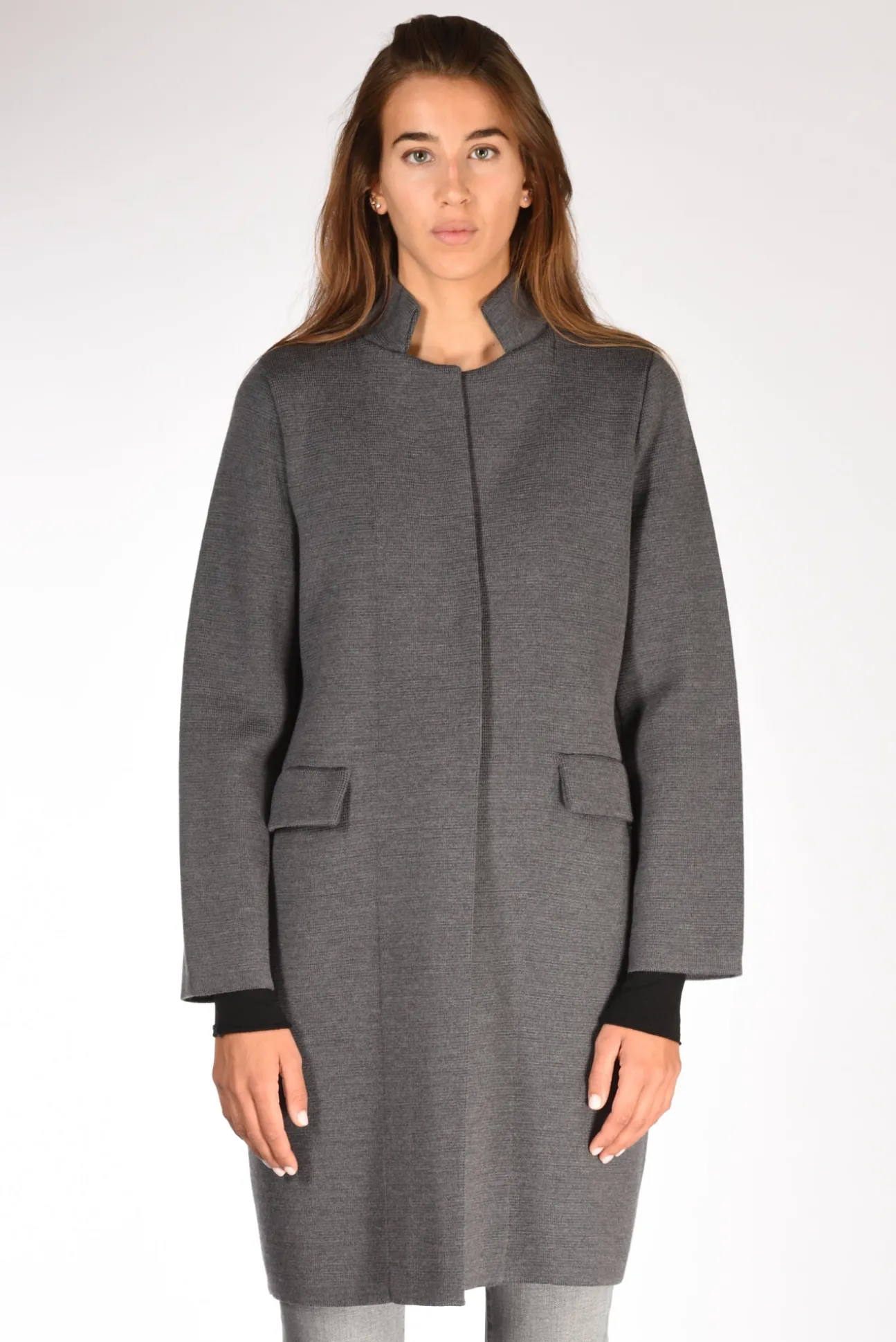 cappotto_maglia_grigio_1.webp cappotto maglia grigio