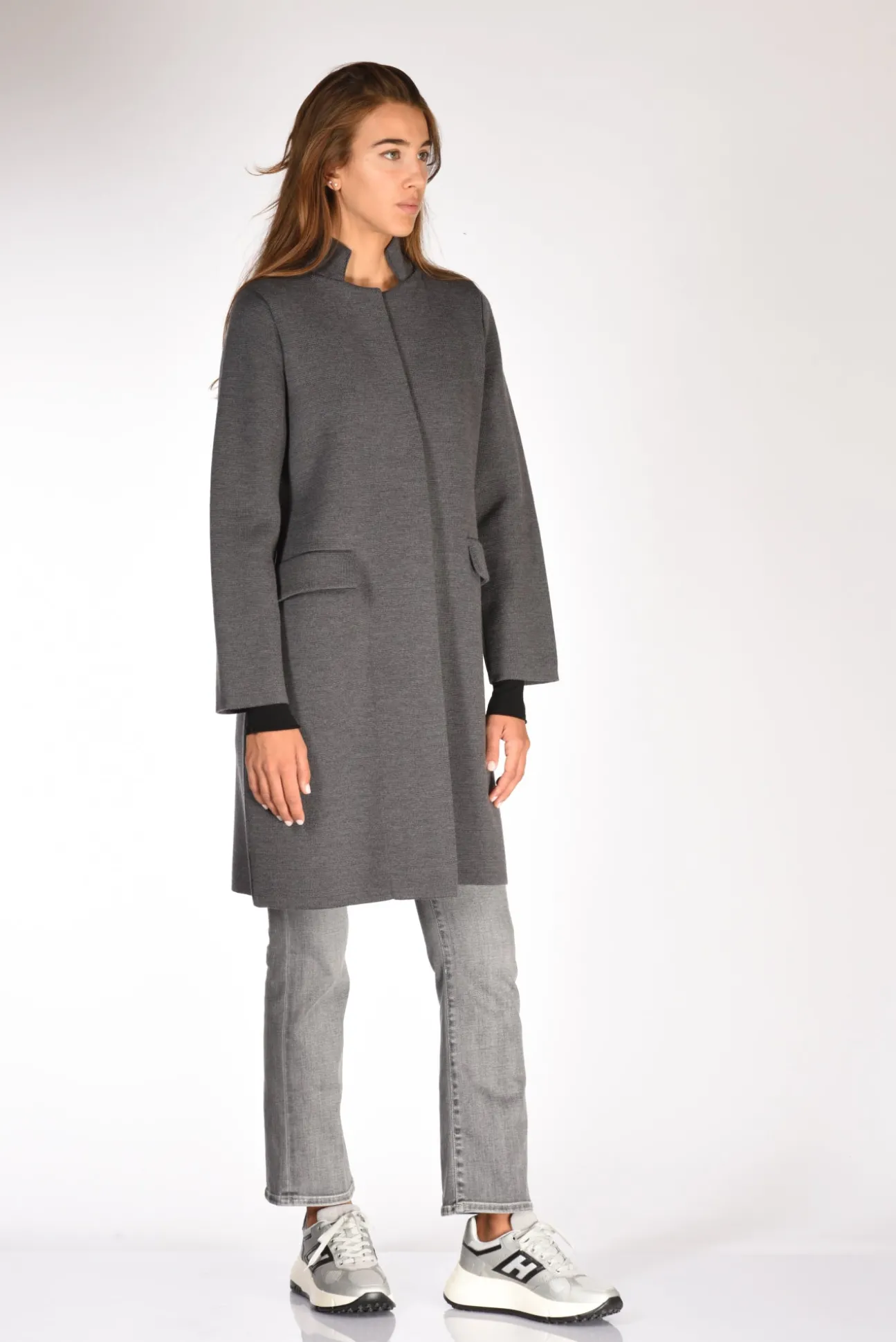 cappotto_maglia_grigio_2.webp cappotto maglia grigio
