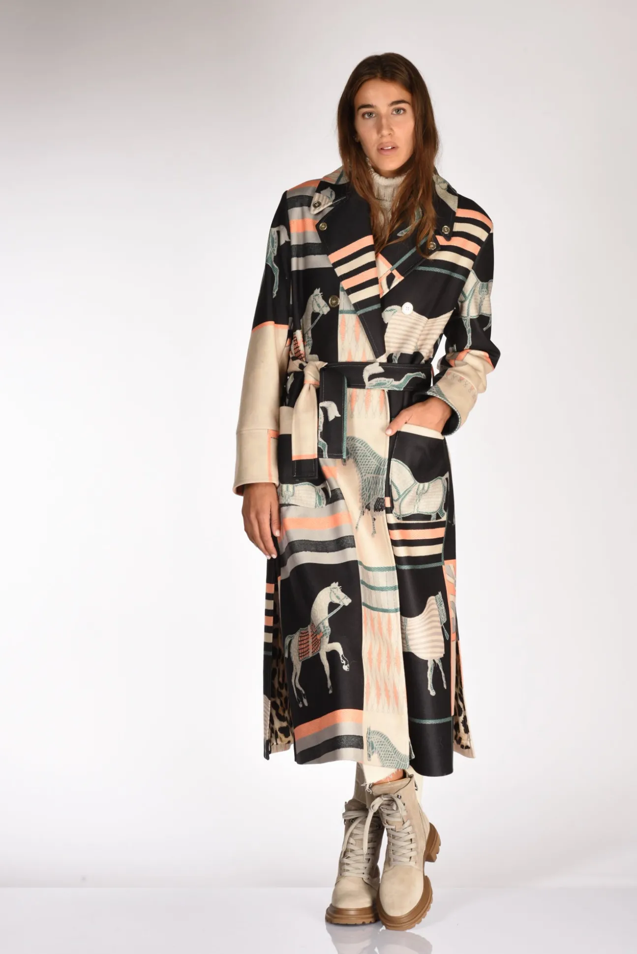cappotto_stampato_nerobei_0.webp cappotto stampato nero/beige