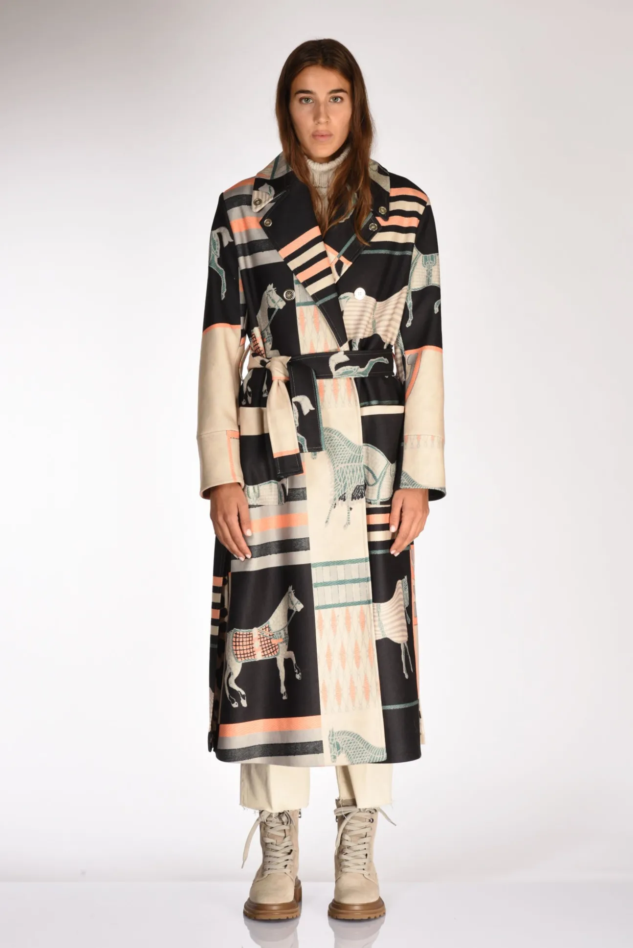 cappotto_stampato_nerobei_1.webp cappotto stampato nero/beige