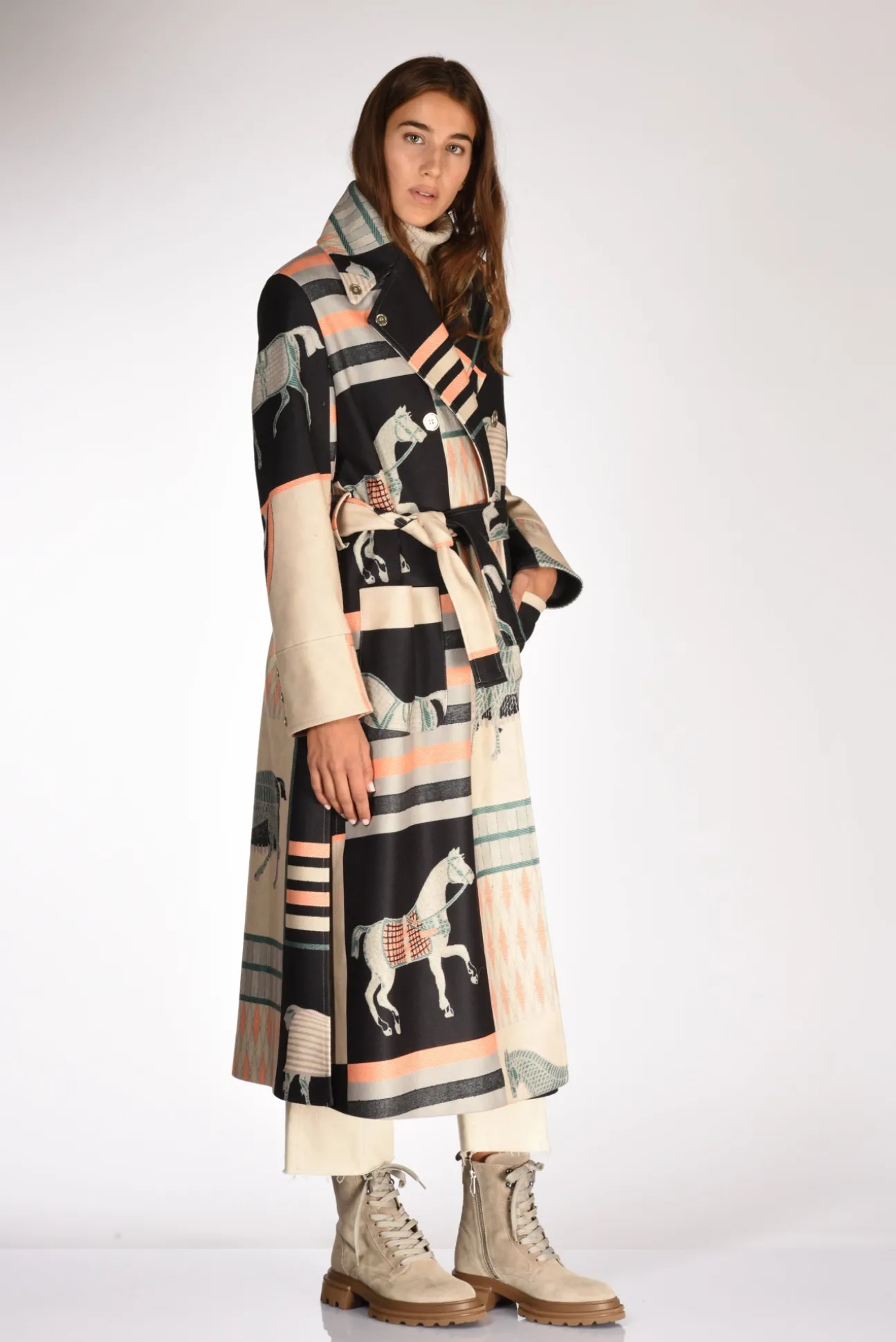 cappotto_stampato_nerobei_3.webp cappotto stampato nero/beige