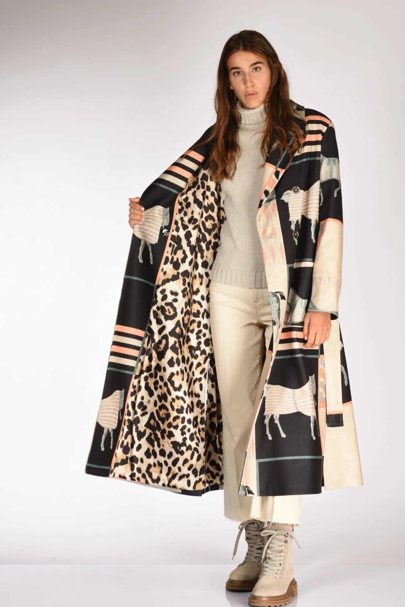 cappotto_stampato_nerobei_5.webp cappotto stampato nero/beige