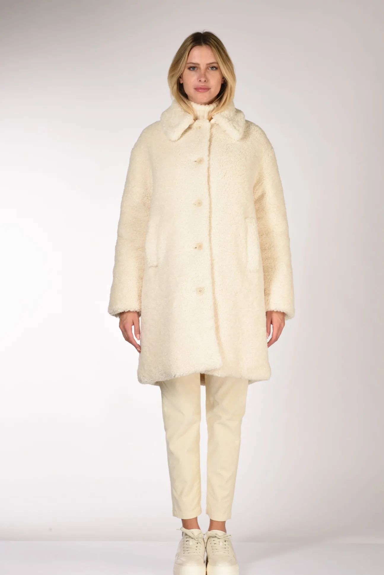 cappotto_ysabel_re_bianco_1.webp cappotto ysabel re bianco naturale