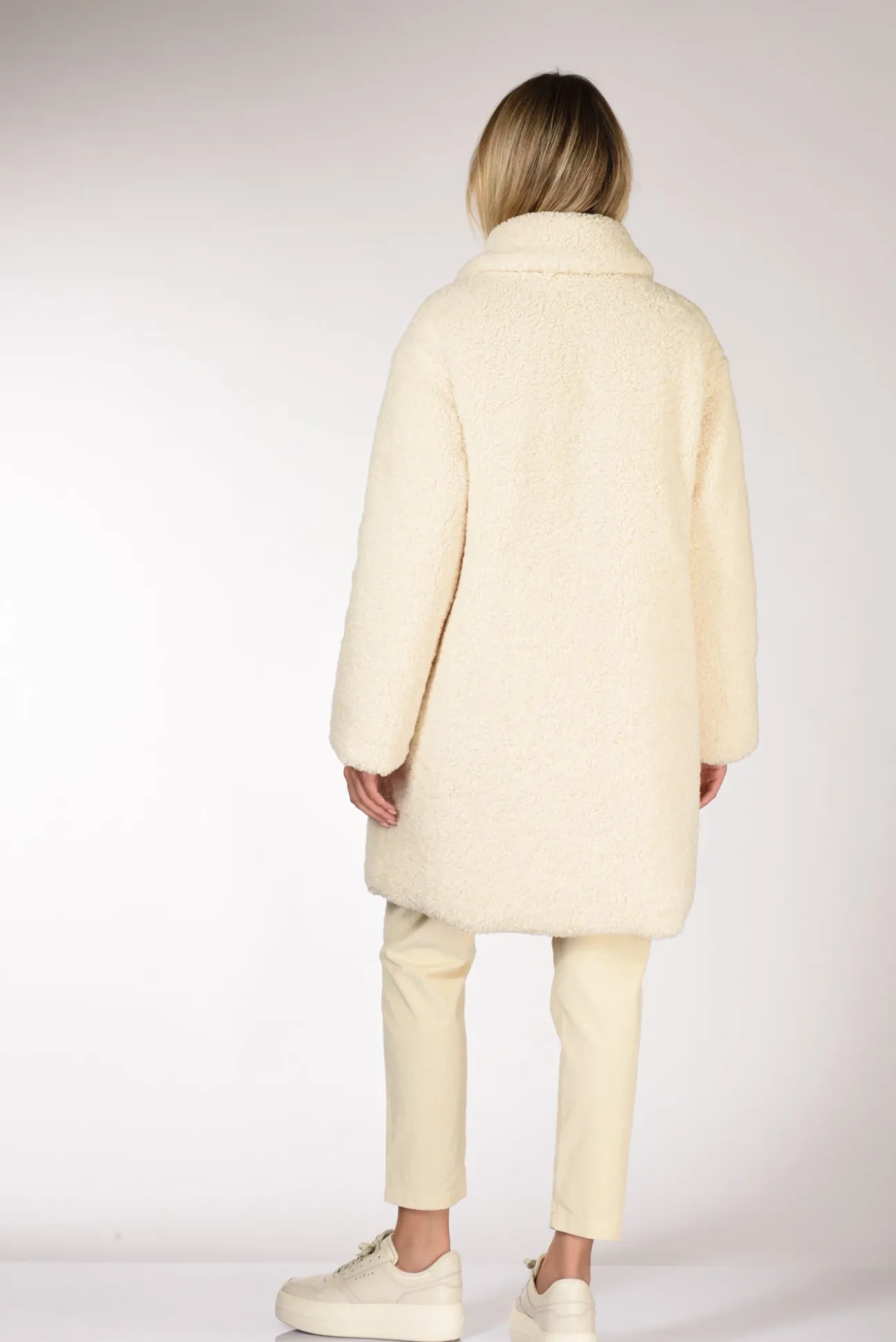 cappotto_ysabel_re_bianco_4.webp cappotto ysabel re bianco naturale