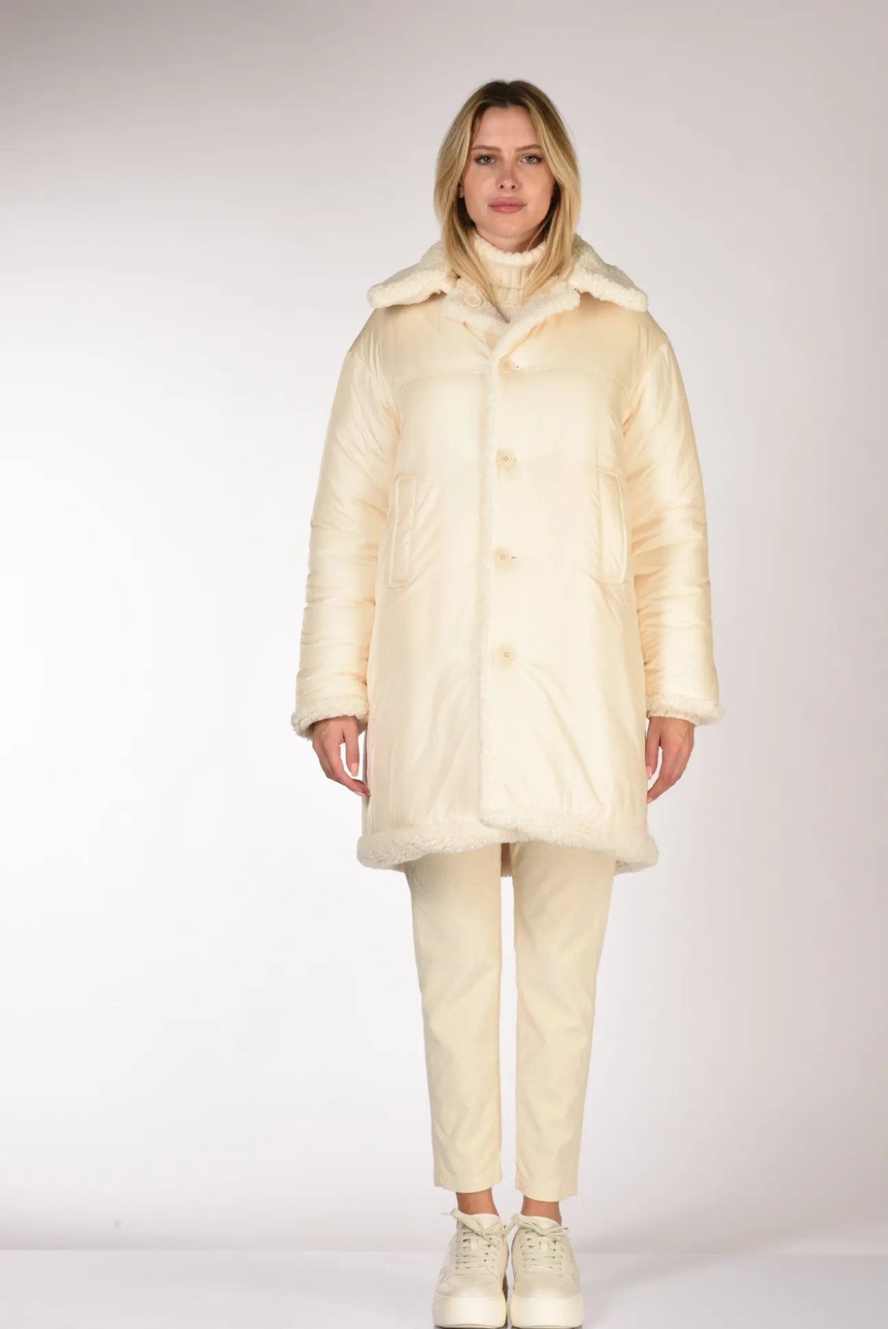 cappotto_ysabel_re_bianco_5.webp cappotto ysabel re bianco naturale