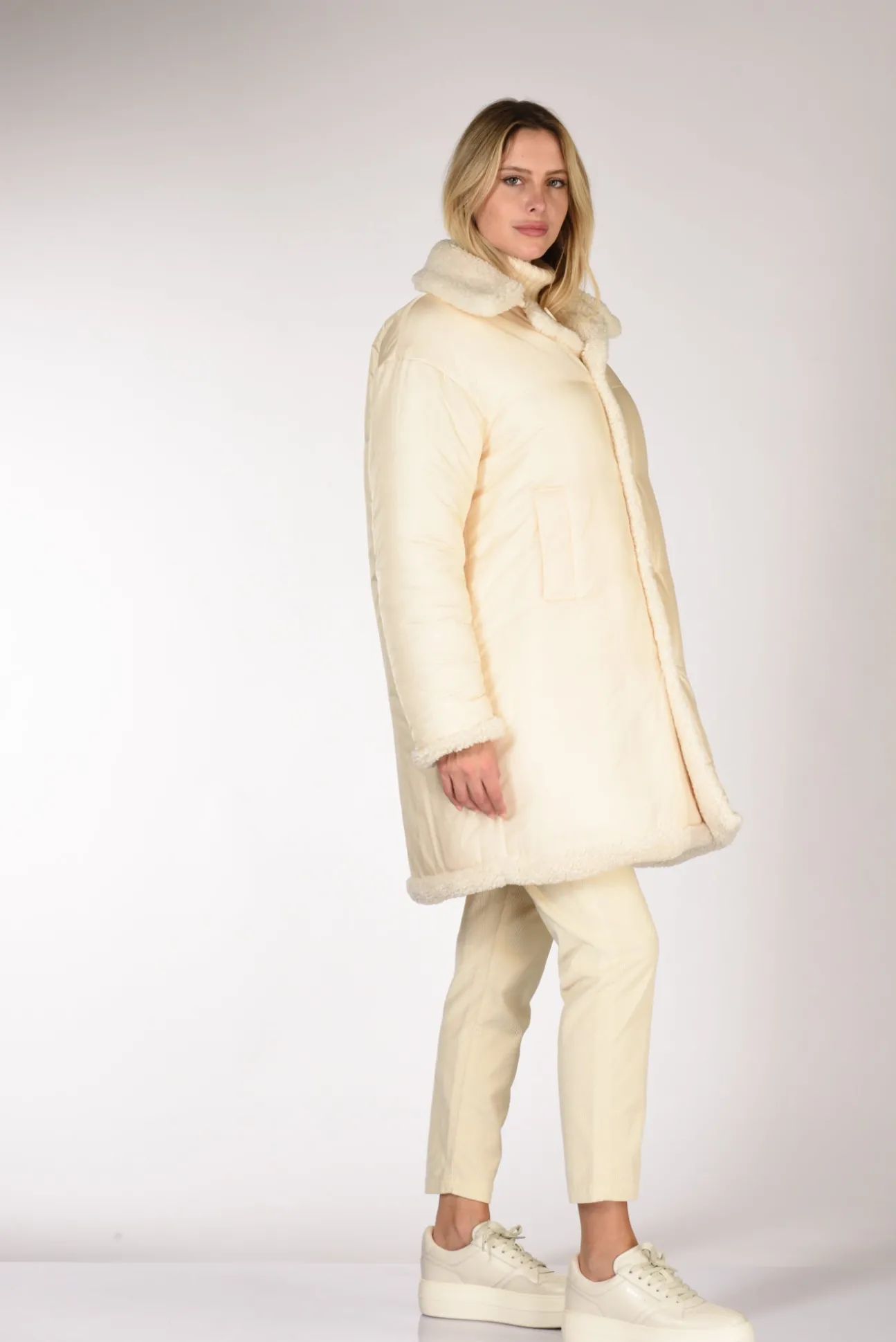 cappotto_ysabel_re_bianco_6.webp cappotto ysabel re bianco naturale