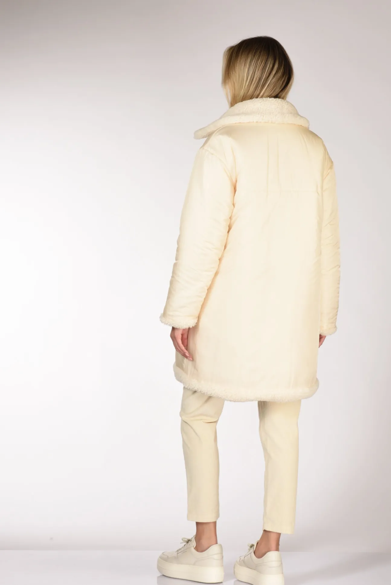 cappotto_ysabel_re_bianco_7.webp cappotto ysabel re bianco naturale