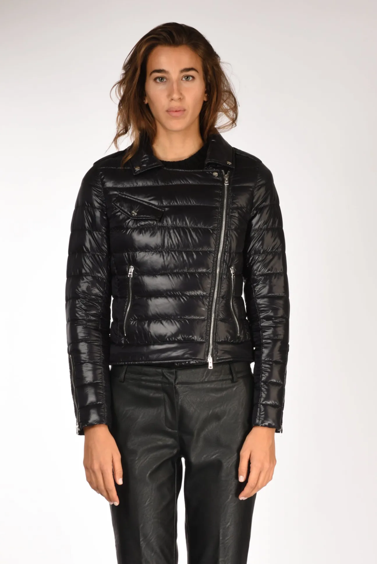 chiodo_piumino_nero_1.webp chiodo piumino nero