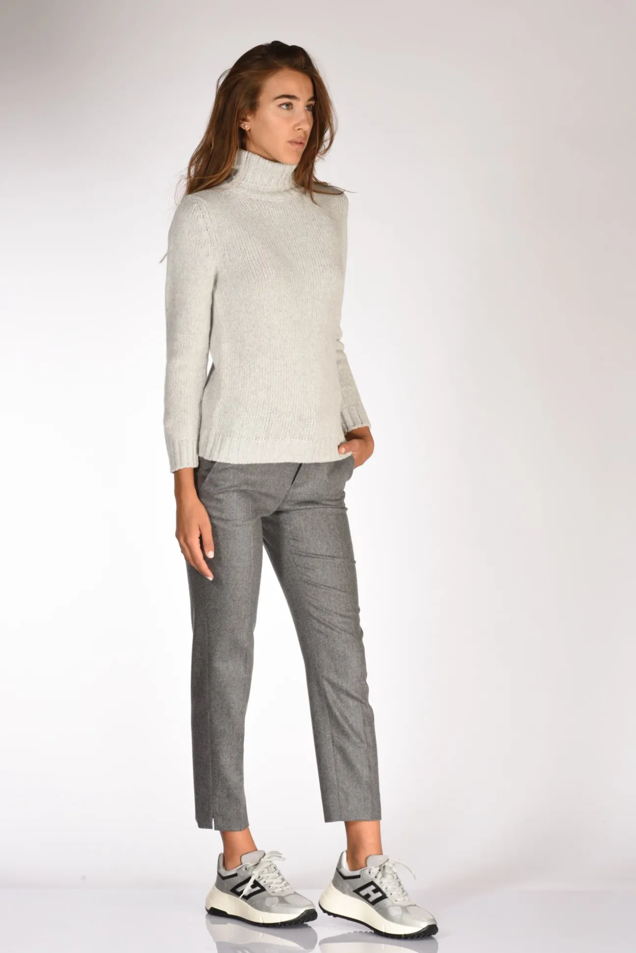collo_alto_grigio_chiaro_3.webp collo alto grigio chiaro