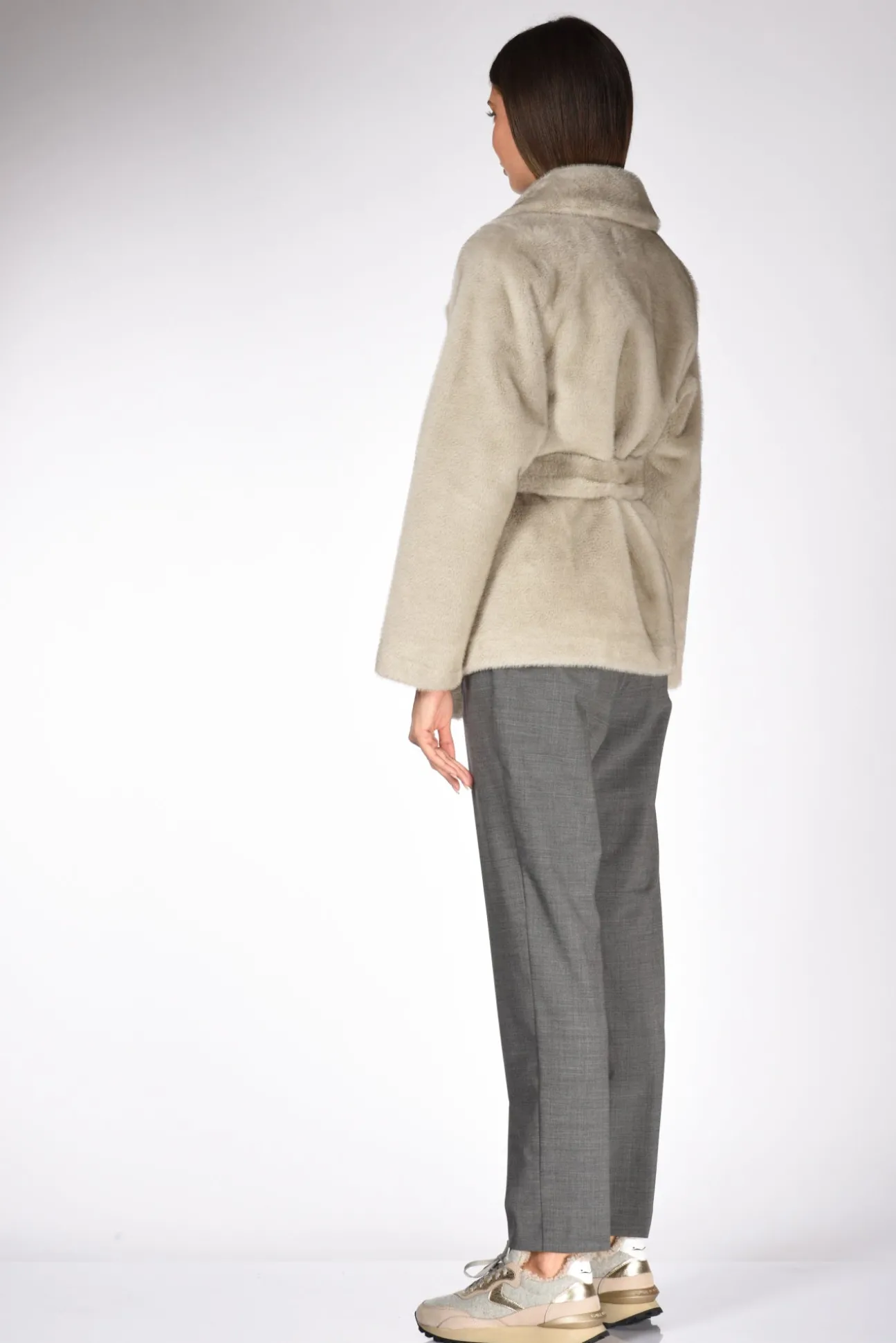 ecopelliccia_grigio_4.webp ecopelliccia grigio