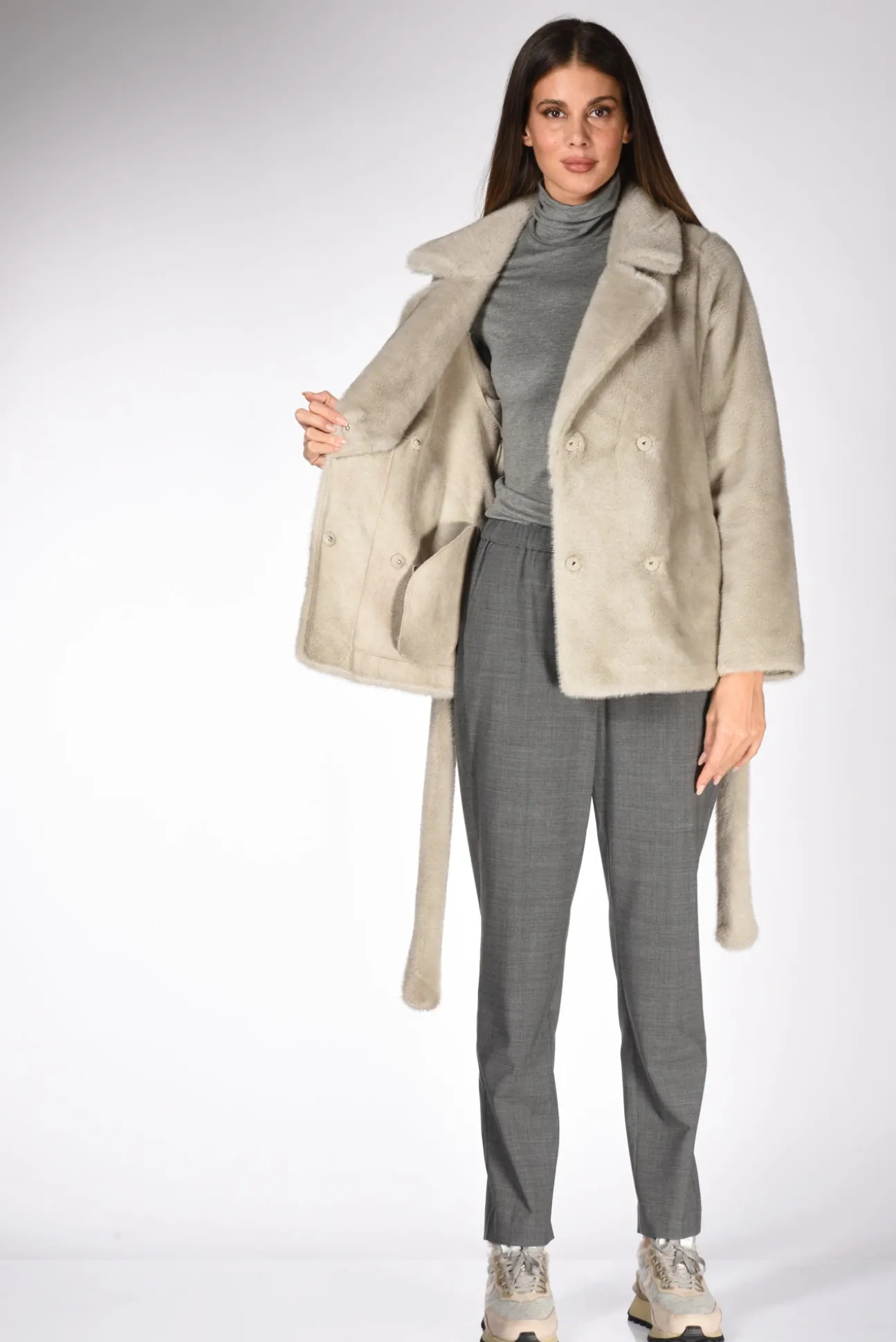 ecopelliccia_grigio_5.webp ecopelliccia grigio