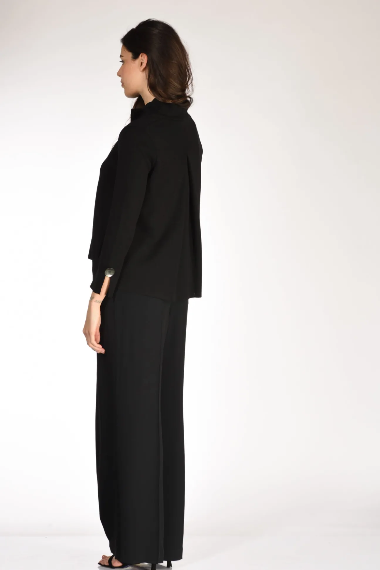 giacca_di_maglia_nero_4.webp giacca di maglia nero