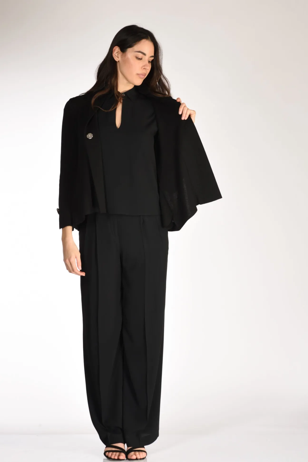 giacca_di_maglia_nero_5.webp giacca di maglia nero