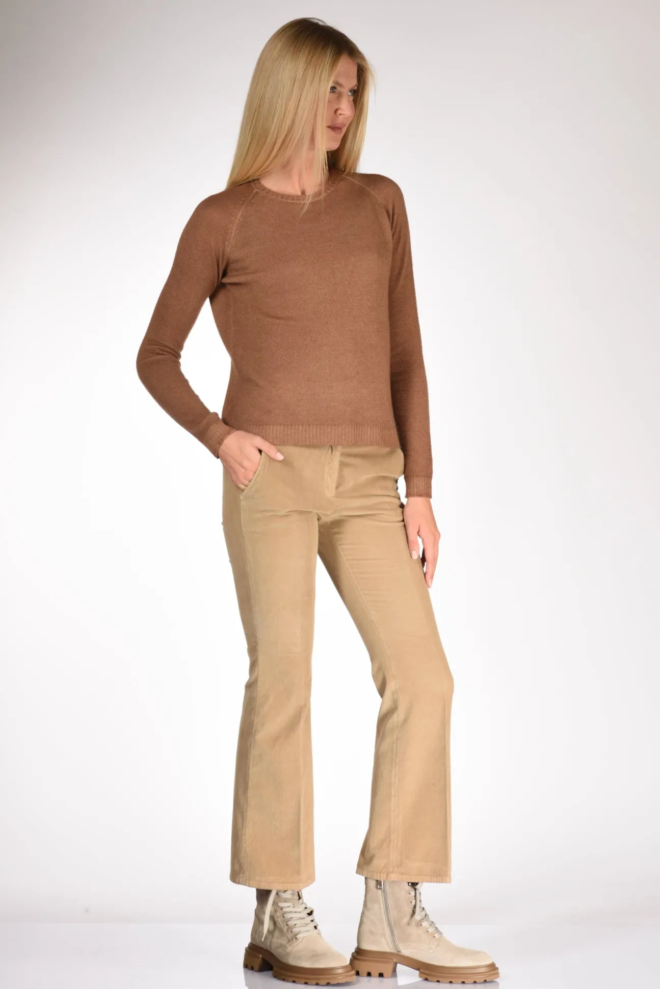 girocollo_beige_scuro_3.webp girocollo beige scuro