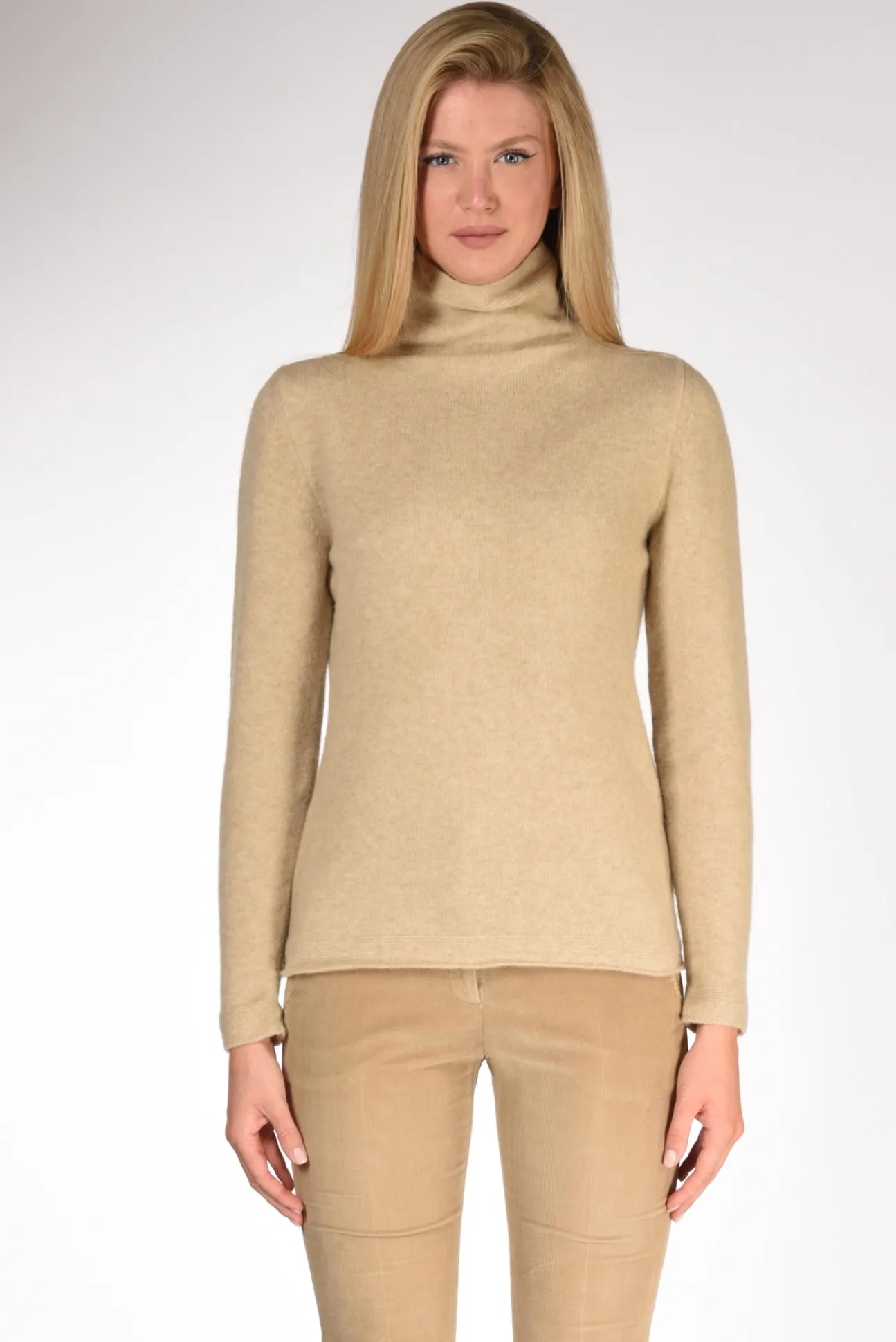 maglia_beige_1.webp maglia beige