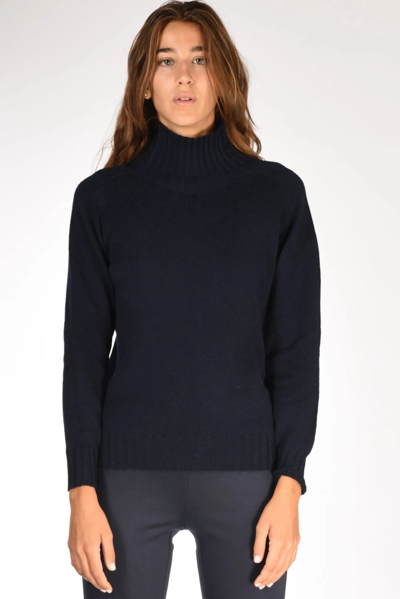 maglia_collo_alto_blu_1.webp maglia collo alto blu