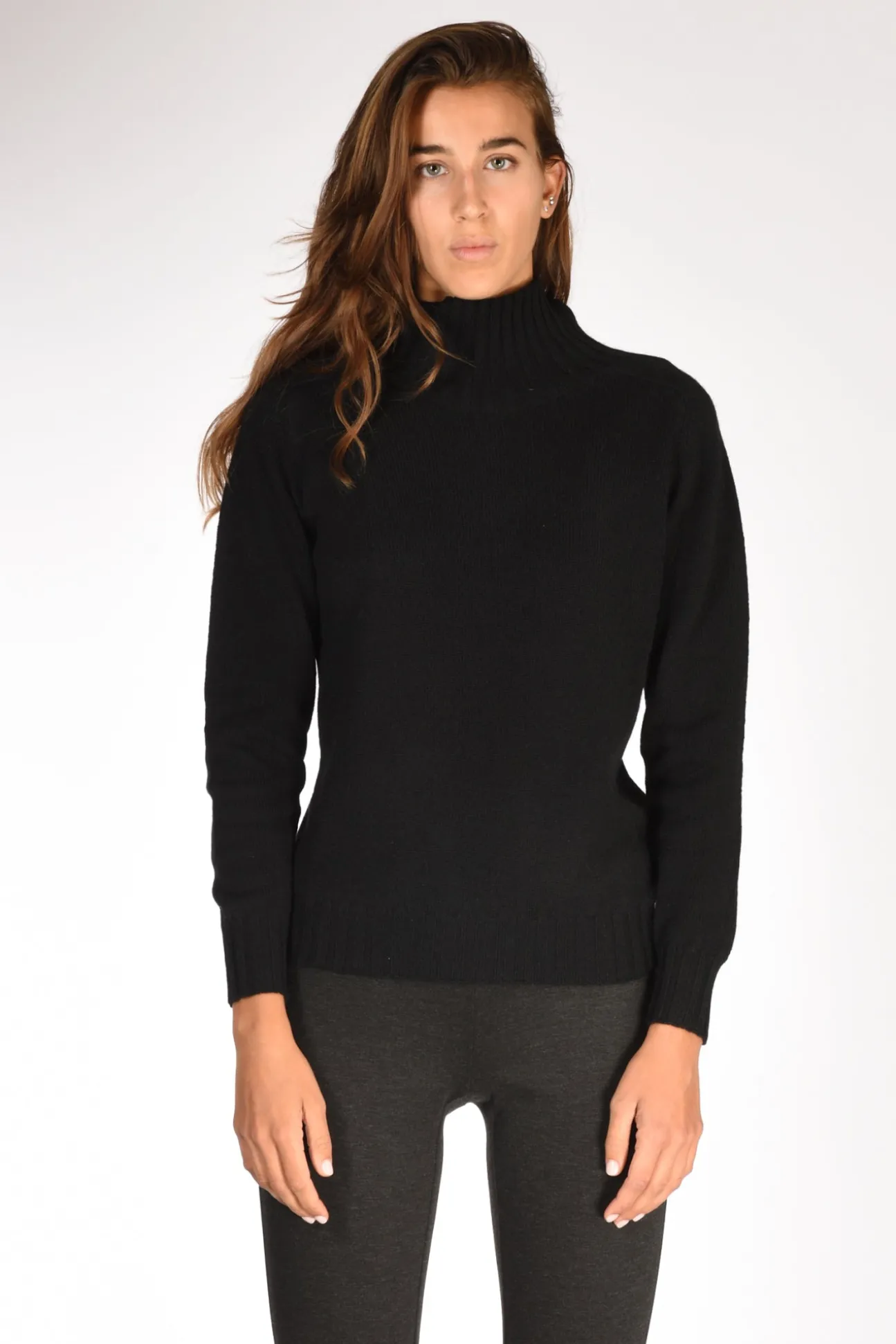 maglia_collo_alto_nero_1.webp maglia collo alto nero