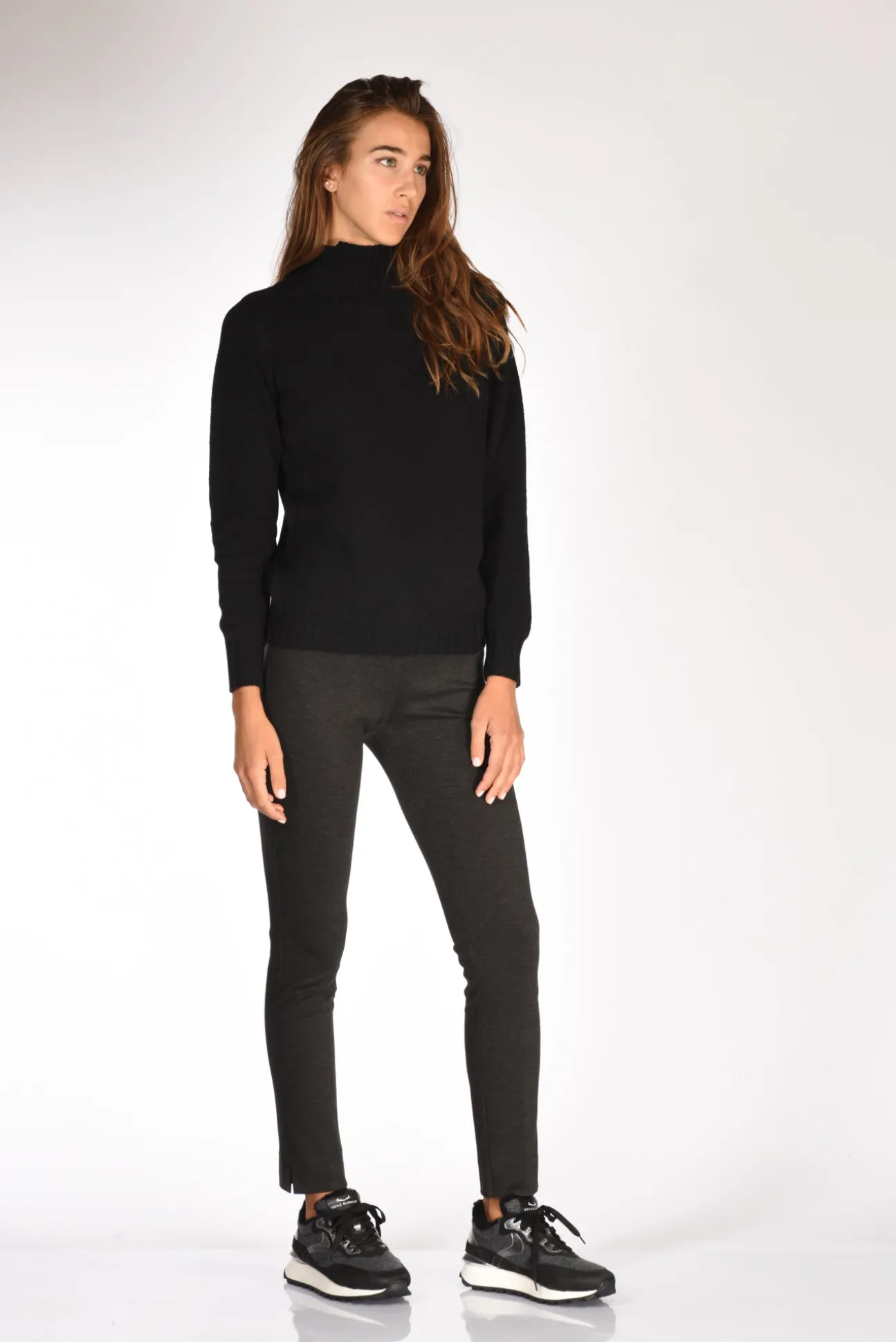 maglia_collo_alto_nero_3.webp maglia collo alto nero