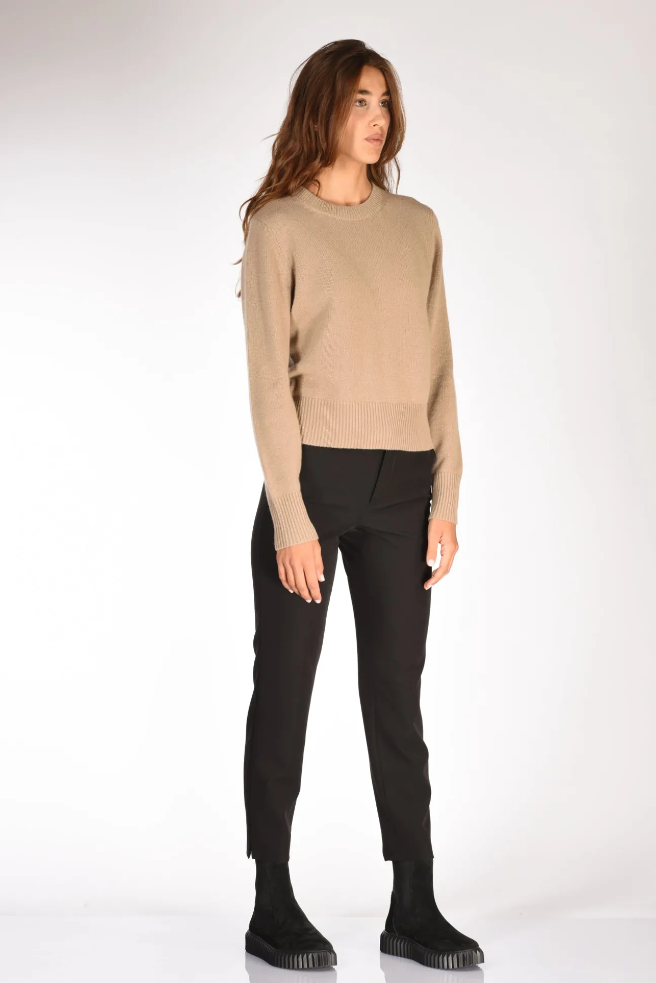 maglia_girocollo_beige_sc_3.webp maglia girocollo beige scuro