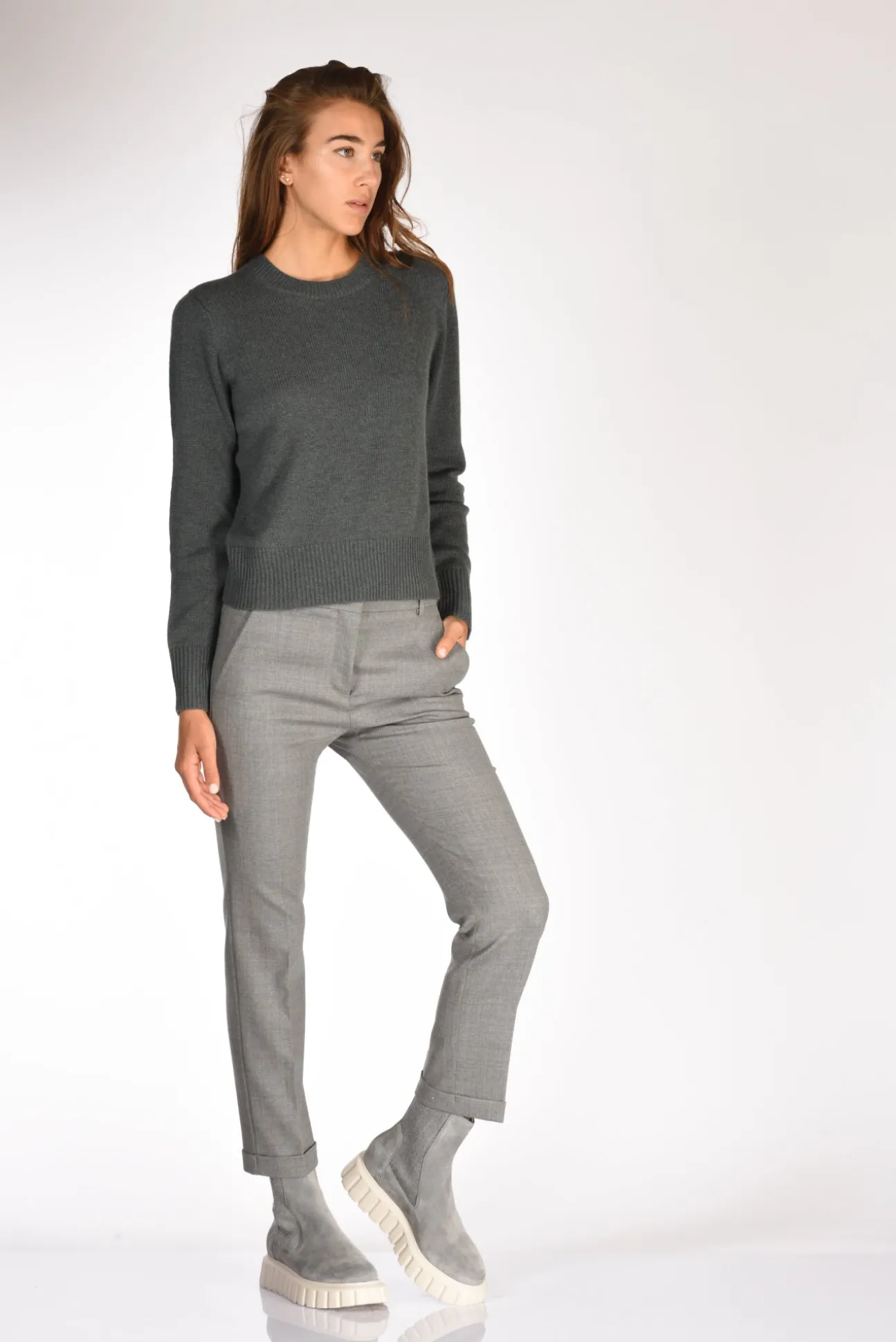 maglia_girocollo_grigio_f_2.webp maglia girocollo grigio fango