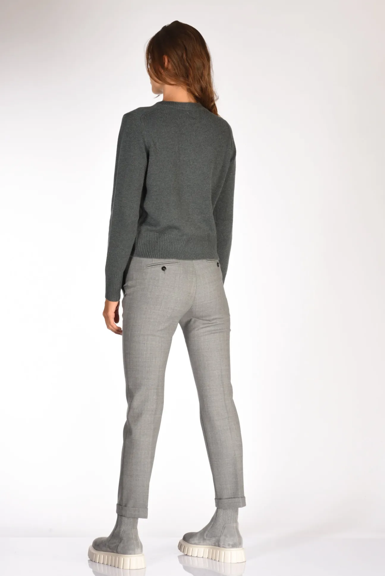 maglia_girocollo_grigio_f_4.webp maglia girocollo grigio fango