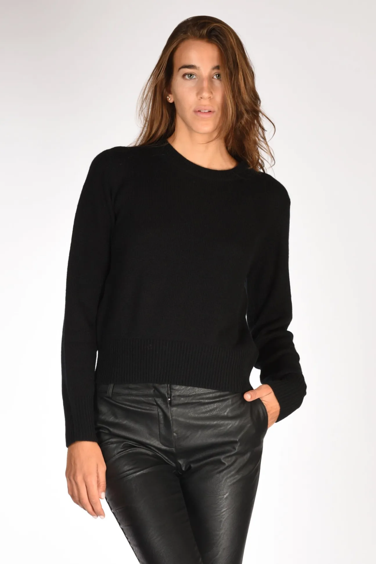 maglia_girocollo_nero_0-1.webp maglia girocollo nero