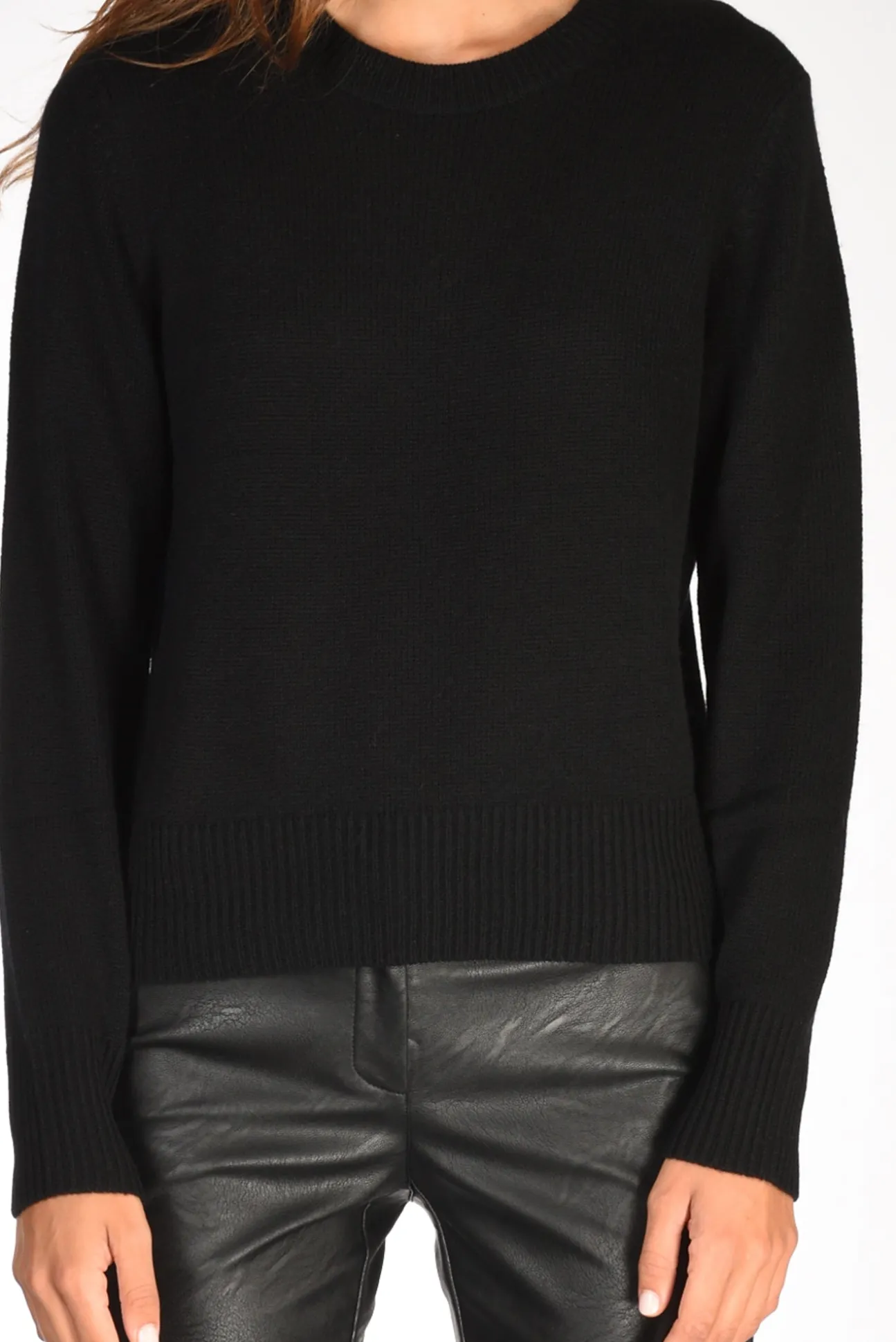 maglia_girocollo_nero_2-1.webp maglia girocollo nero