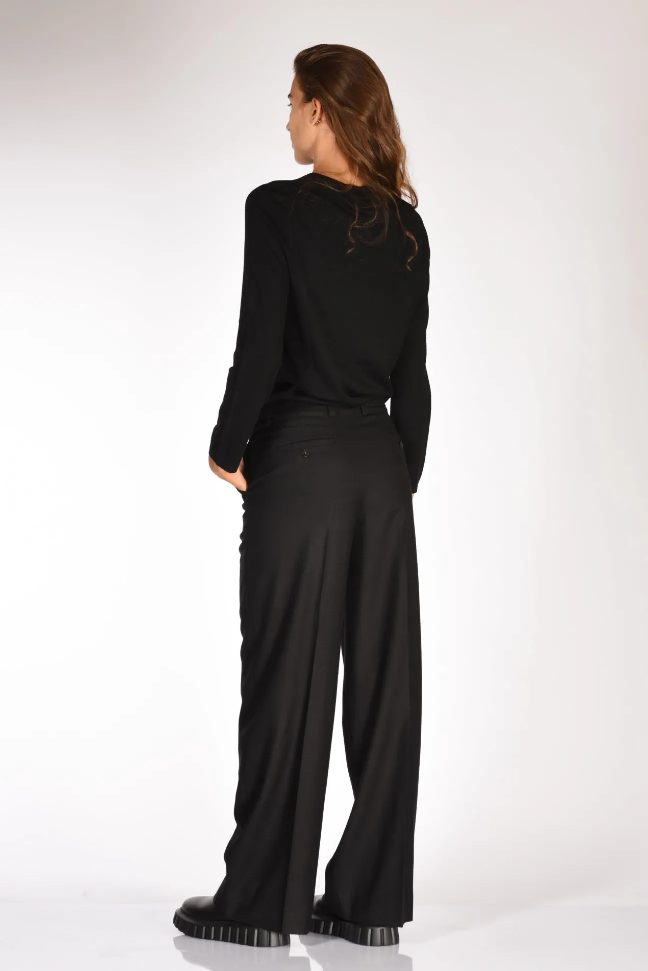maglia_girocollo_nero_4.webp maglia girocollo nero