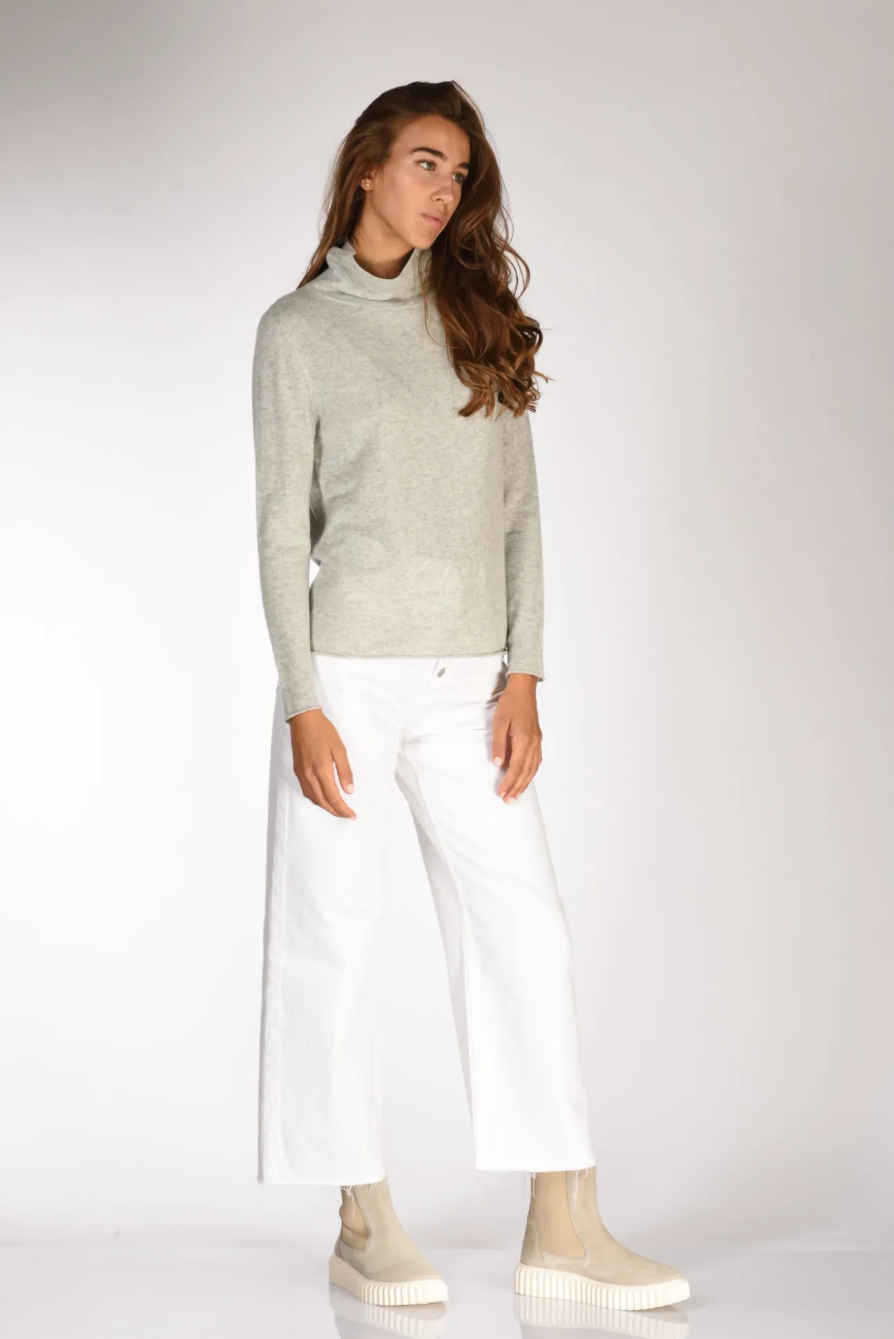 maglia_lupetto_grigio_3.webp maglia lupetto grigio