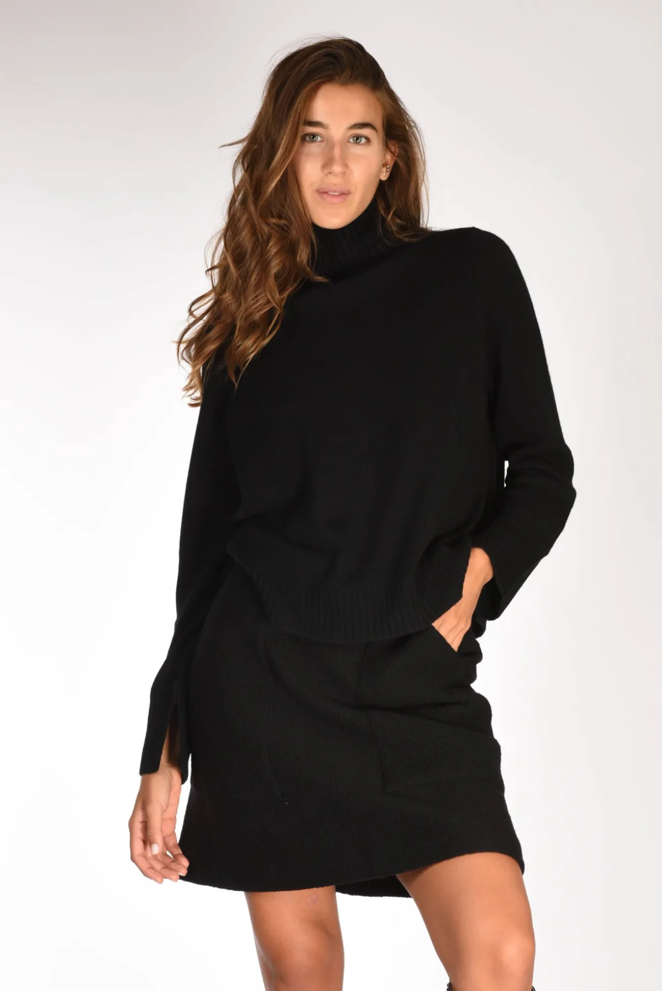 maglia_lupetto_nero_0.webp maglia lupetto nero