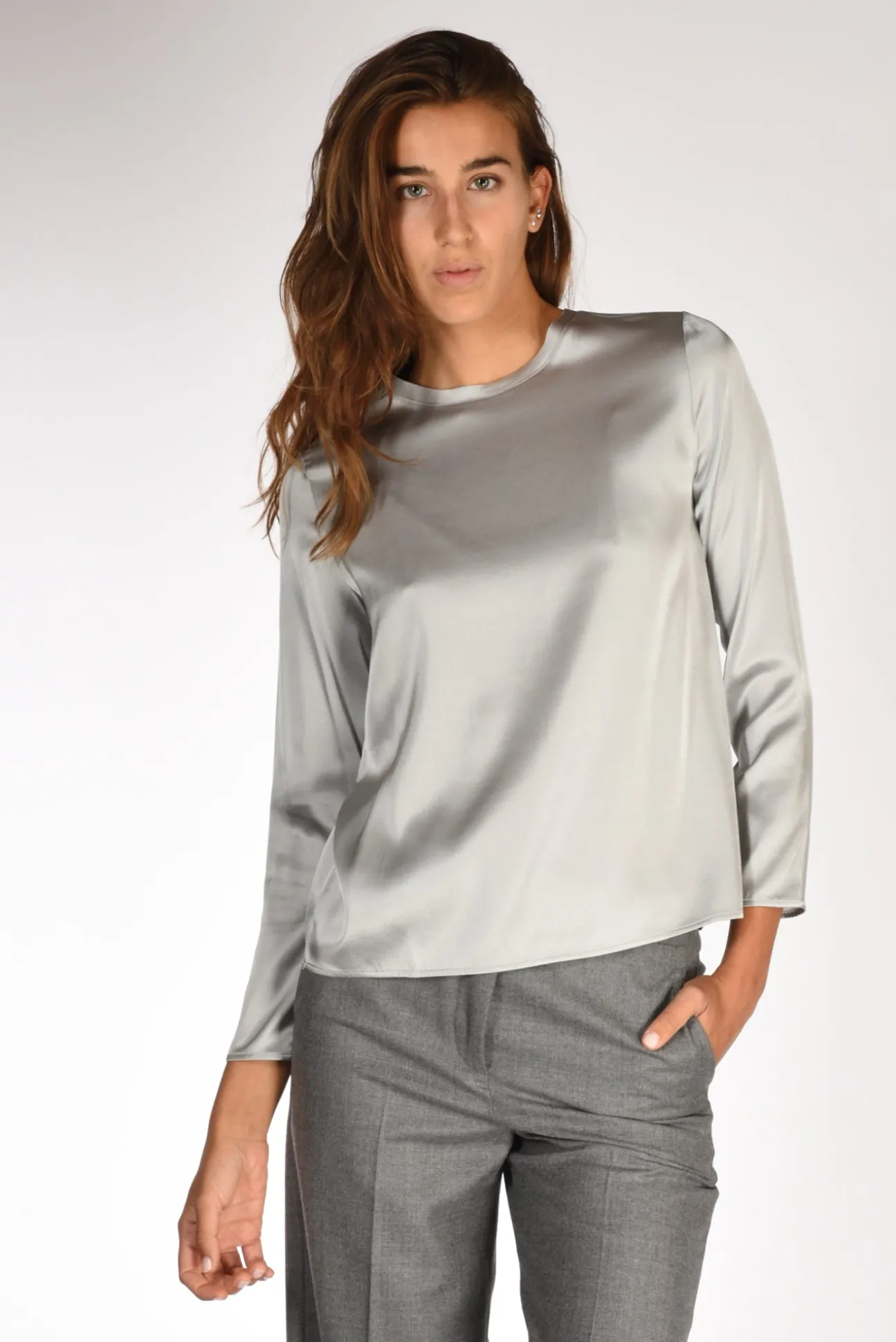 maglia_seta_grigio_0.webp maglia seta grigio