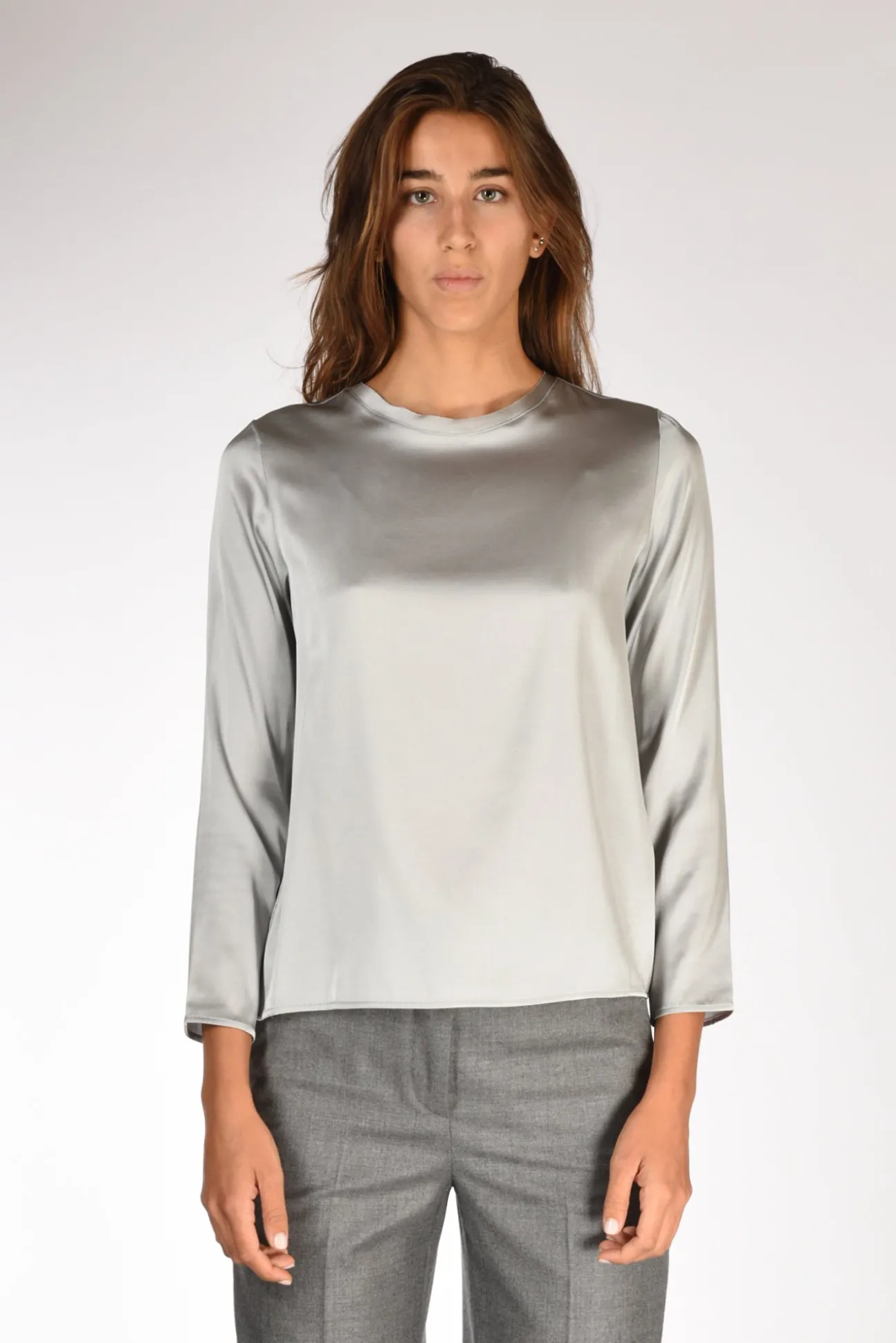 maglia_seta_grigio_1.webp maglia seta grigio