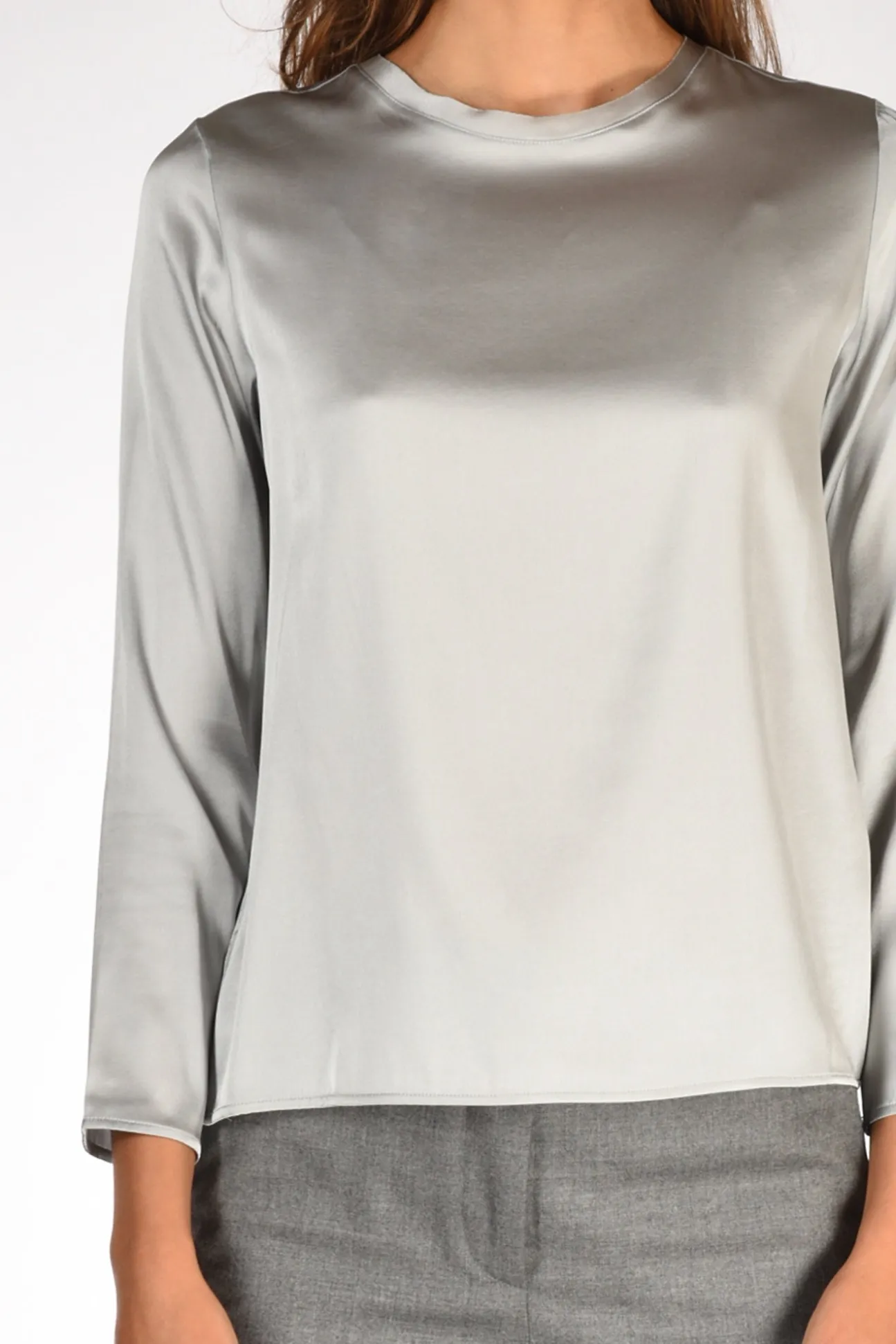 maglia_seta_grigio_2.webp maglia seta grigio