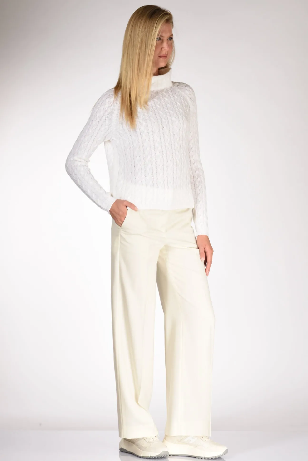 maglia_treccia_bianco_2-1.webp maglia treccia bianco