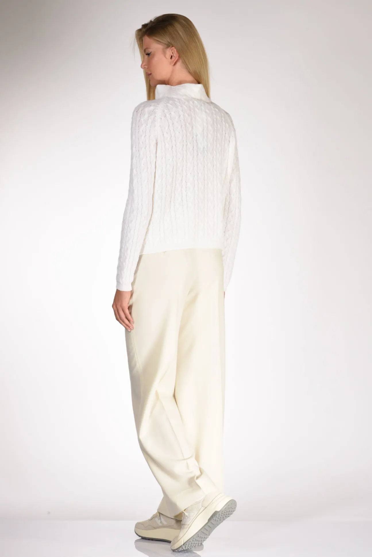 maglia_treccia_bianco_4-1.webp maglia treccia bianco