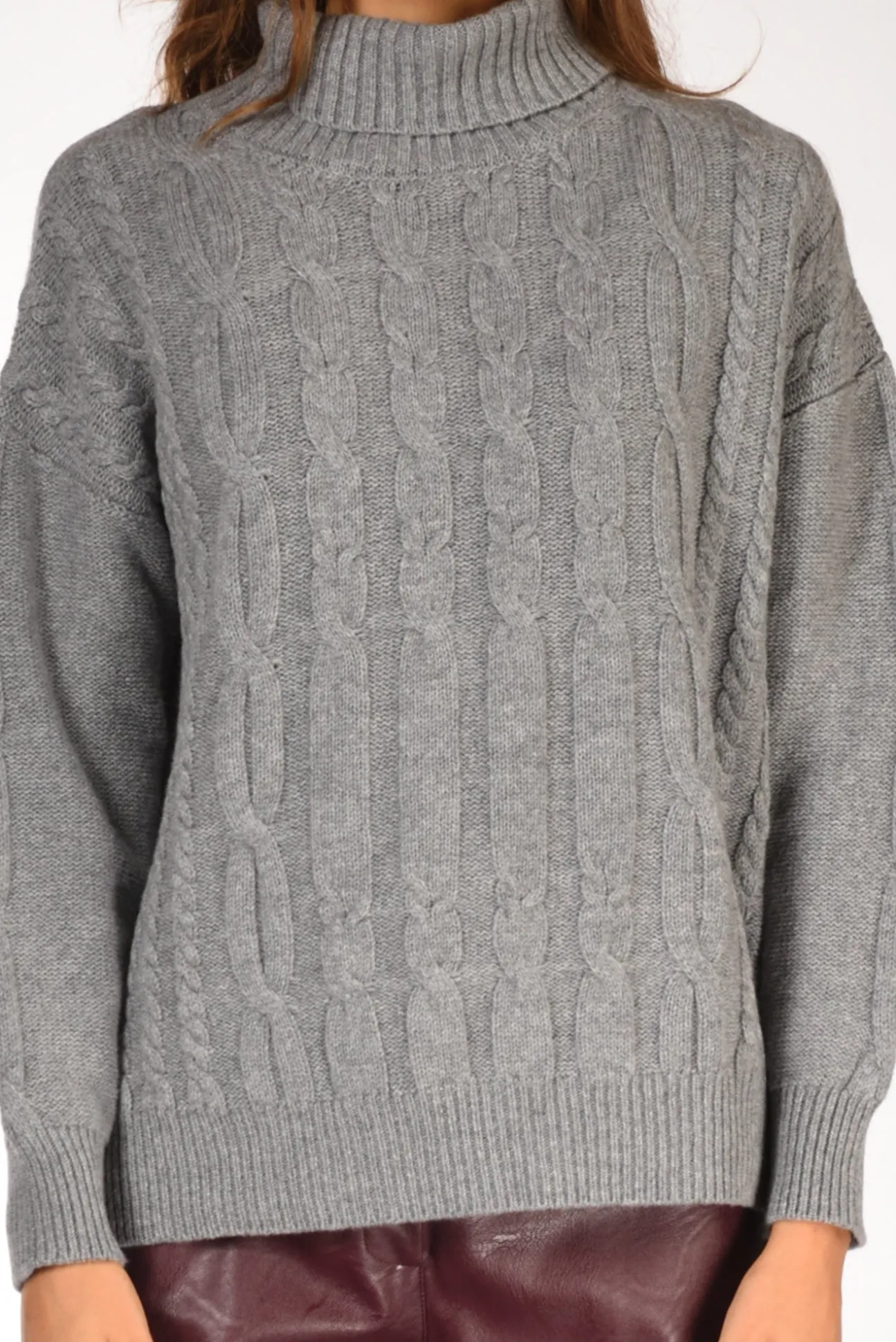 maglia_treccia_grigio_2.webp maglia treccia grigio