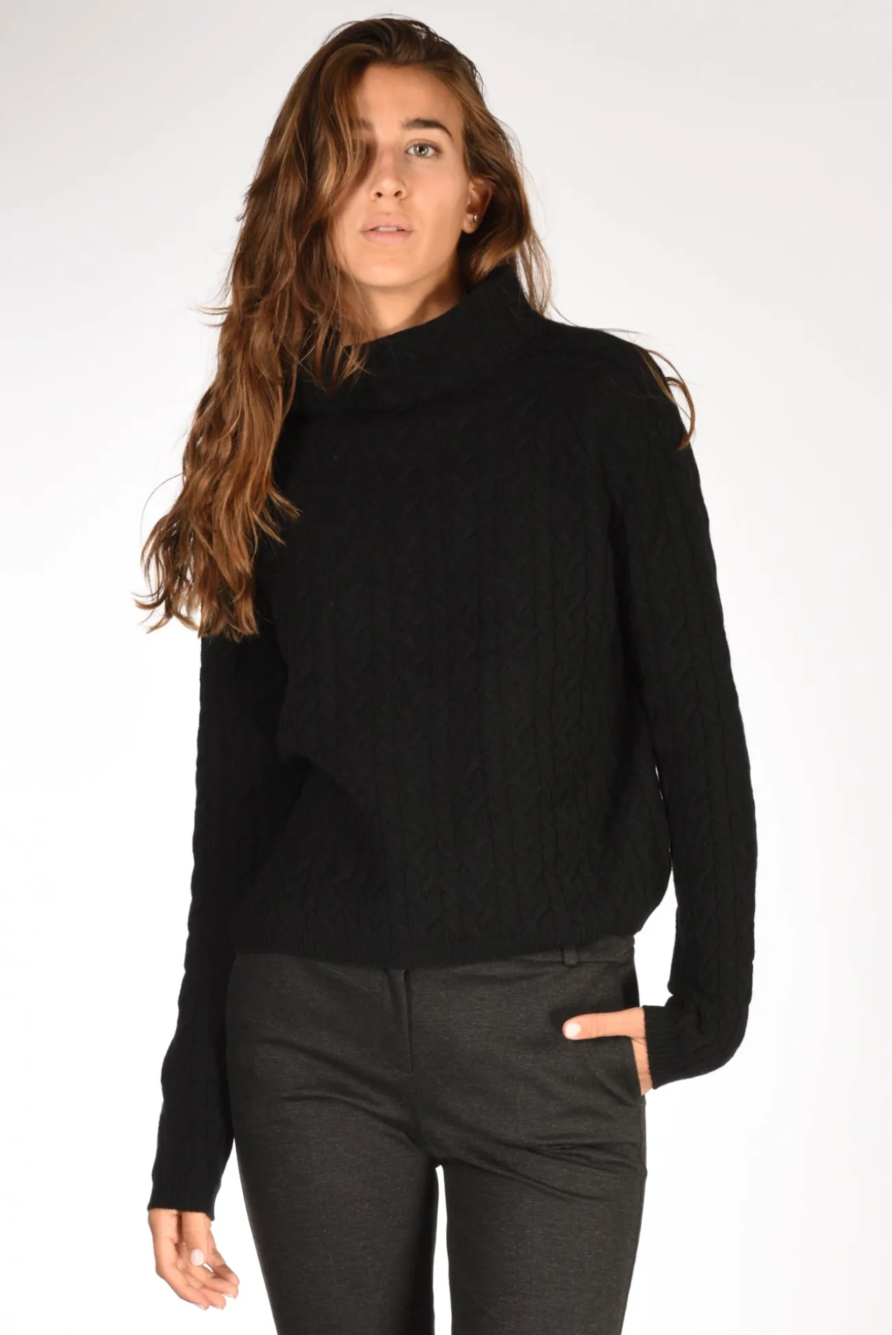 maglia_treccia_nero_0.webp maglia treccia nero