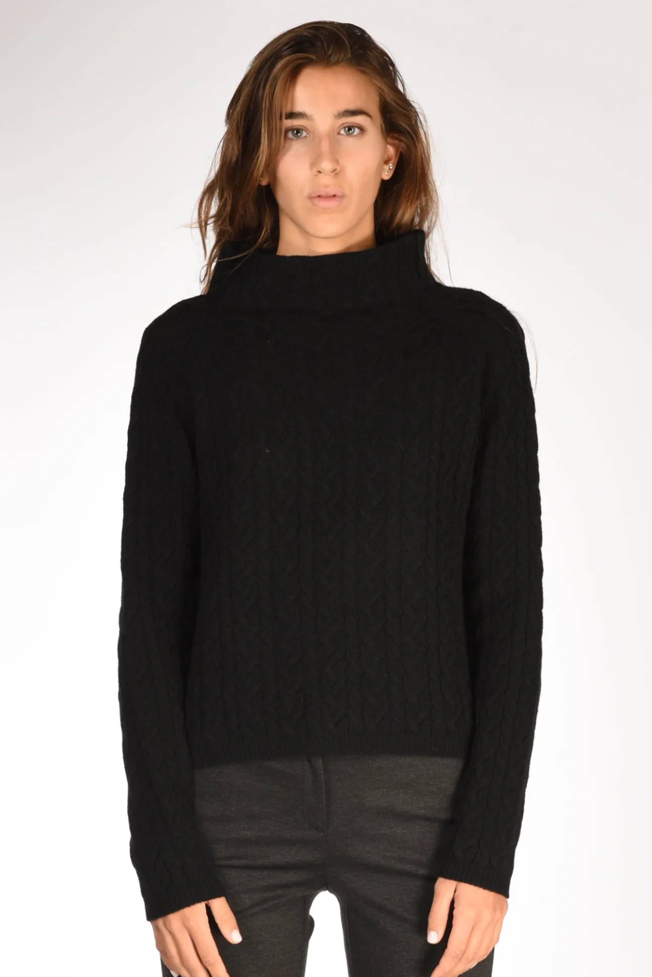 maglia_treccia_nero_1.webp maglia treccia nero