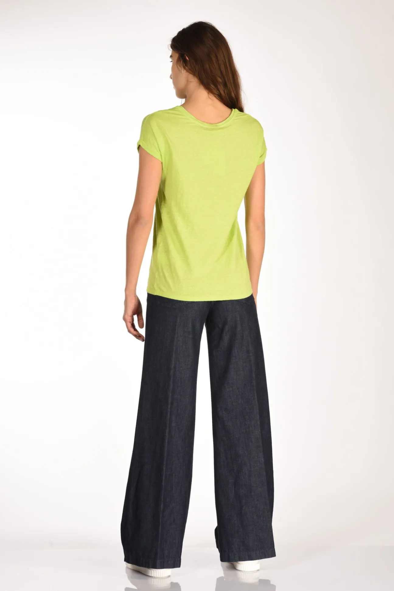 maglia_tshirt_verde_chiar_4.webp maglia tshirt verde chiaro