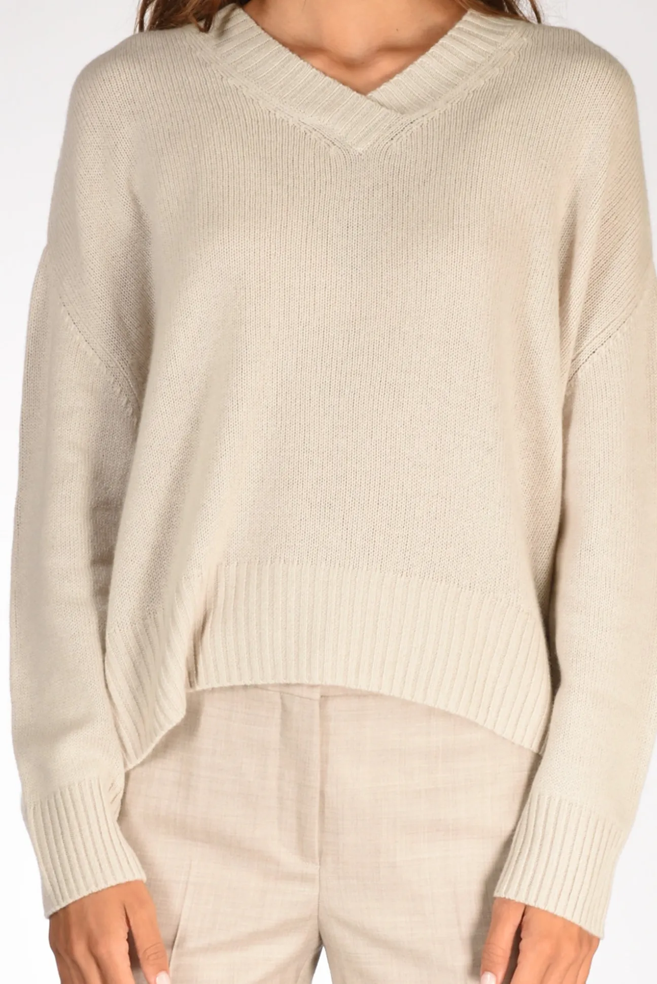 maglia_v_beige_chiaro_2.webp maglia v beige chiaro